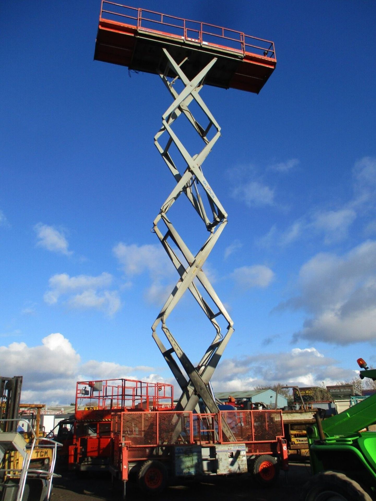 SKYJACK SJ9250 SCISSOR LIFT YEAR 2007 - Image 3 of 10