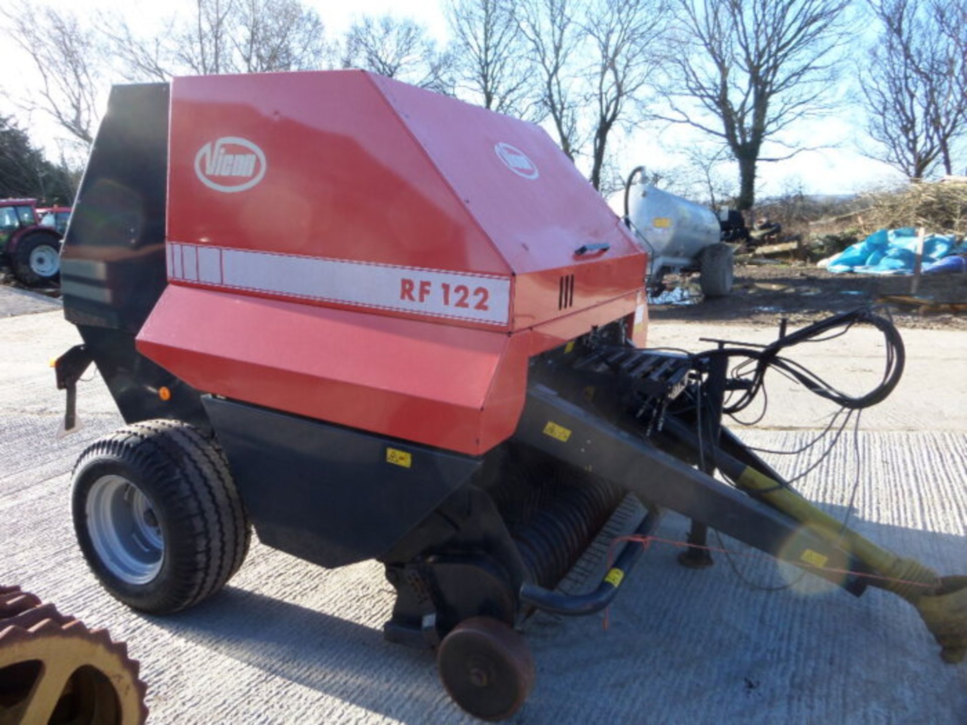 VICON RF122 ROUND BALER