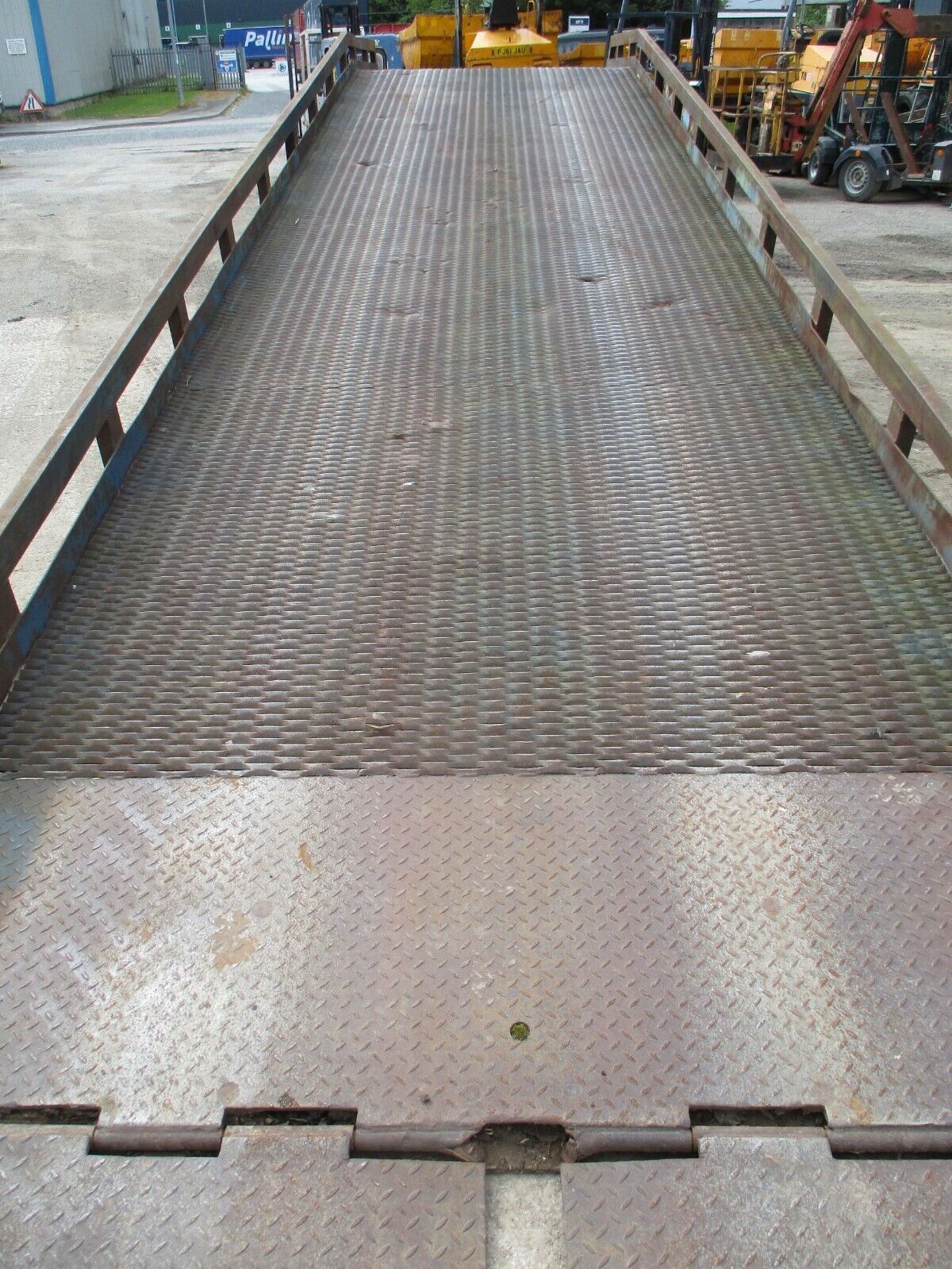 LANTERN CONTAINER LOADING RAMP 12 METRES LONG - Image 7 of 11