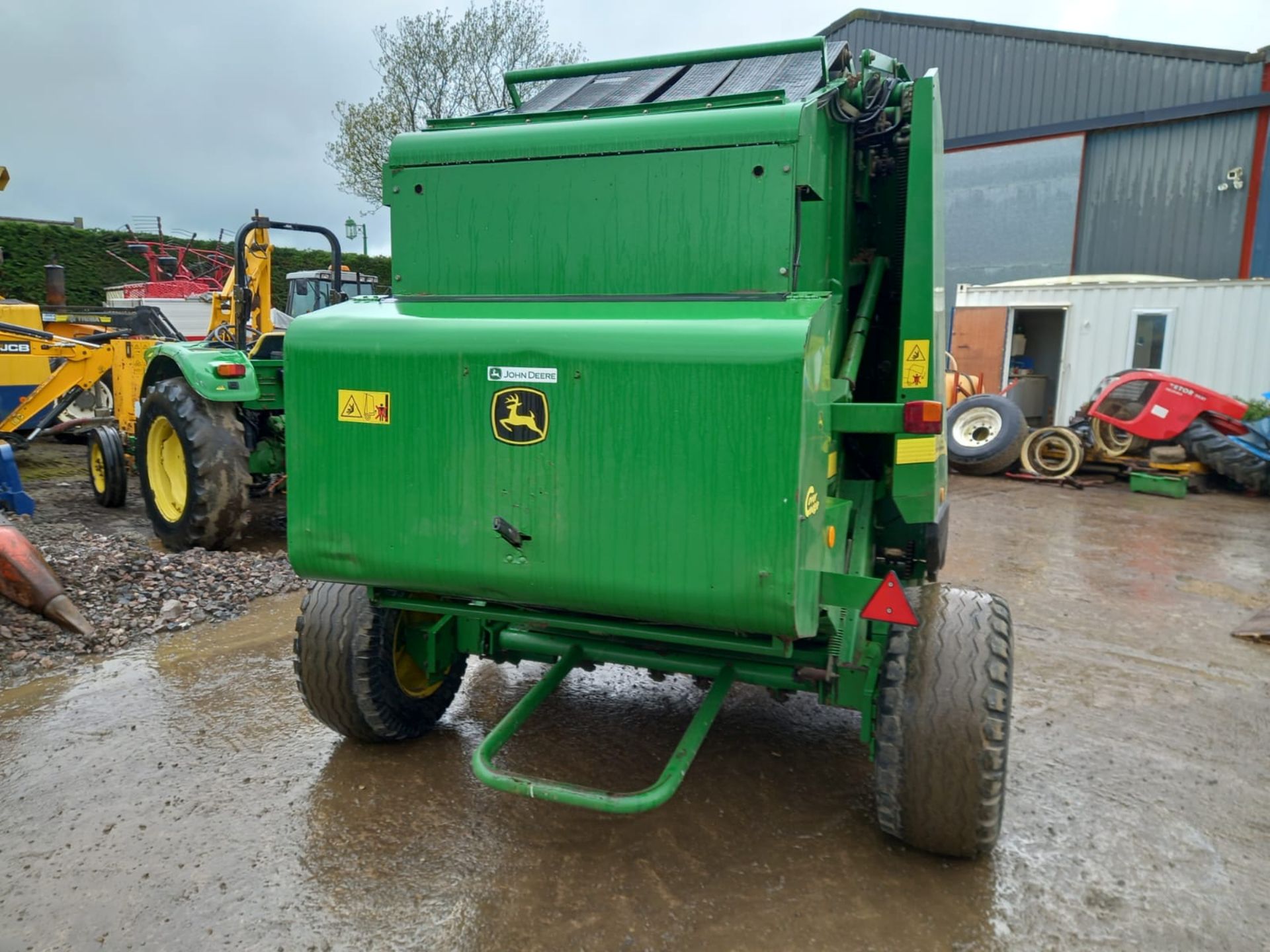 JOHN DEERE 582 ROUND BALER