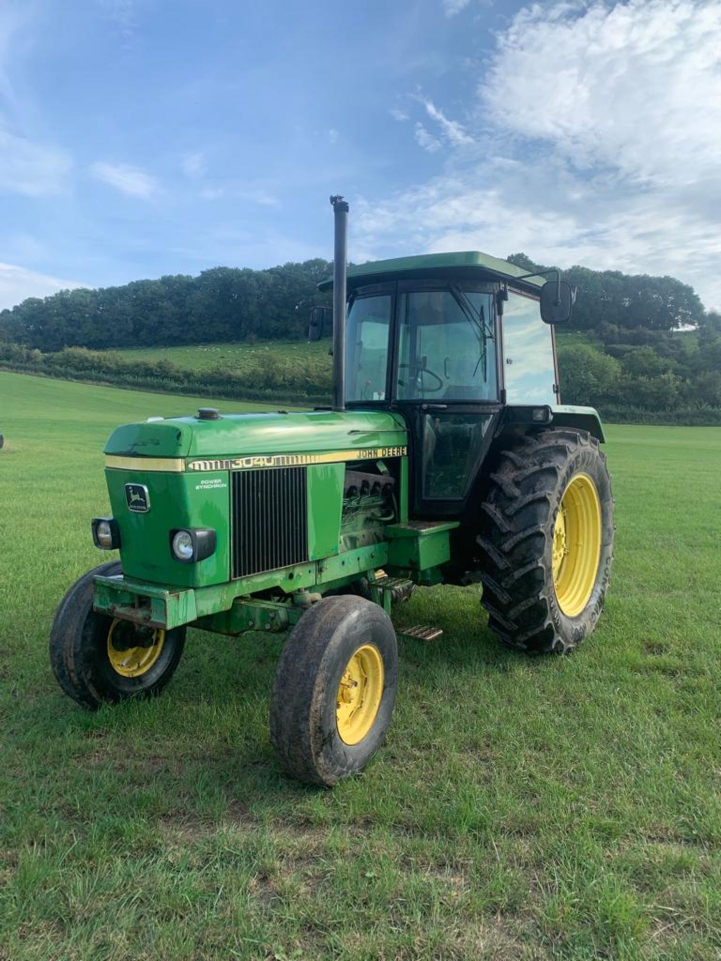 JOHN DEERE 3040 TRACTOR