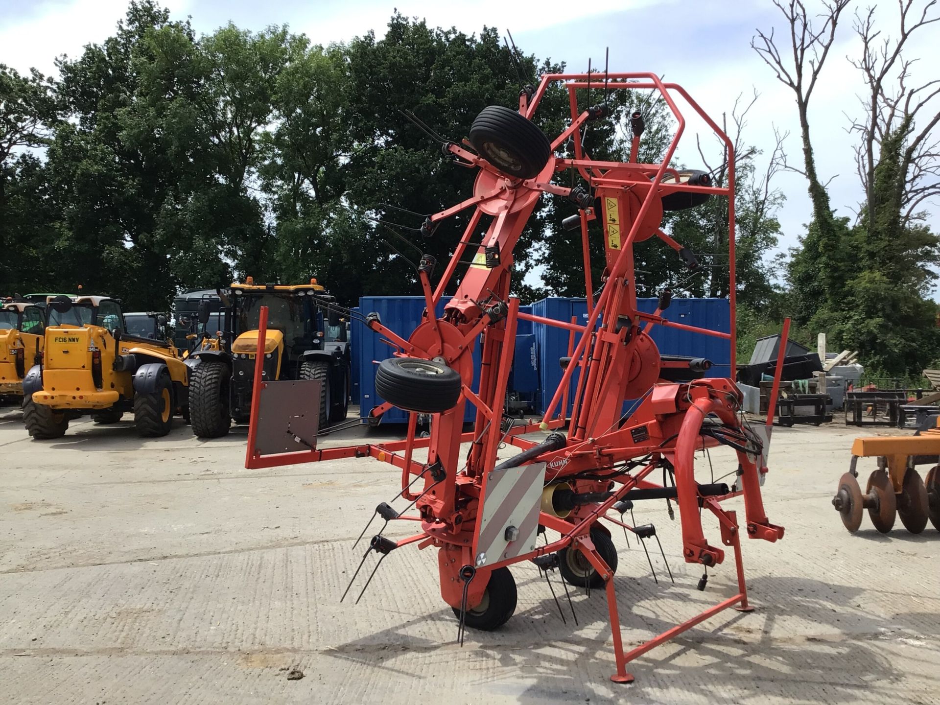 KUHN GF6502 6 ROTOR TEDDER - Image 2 of 6