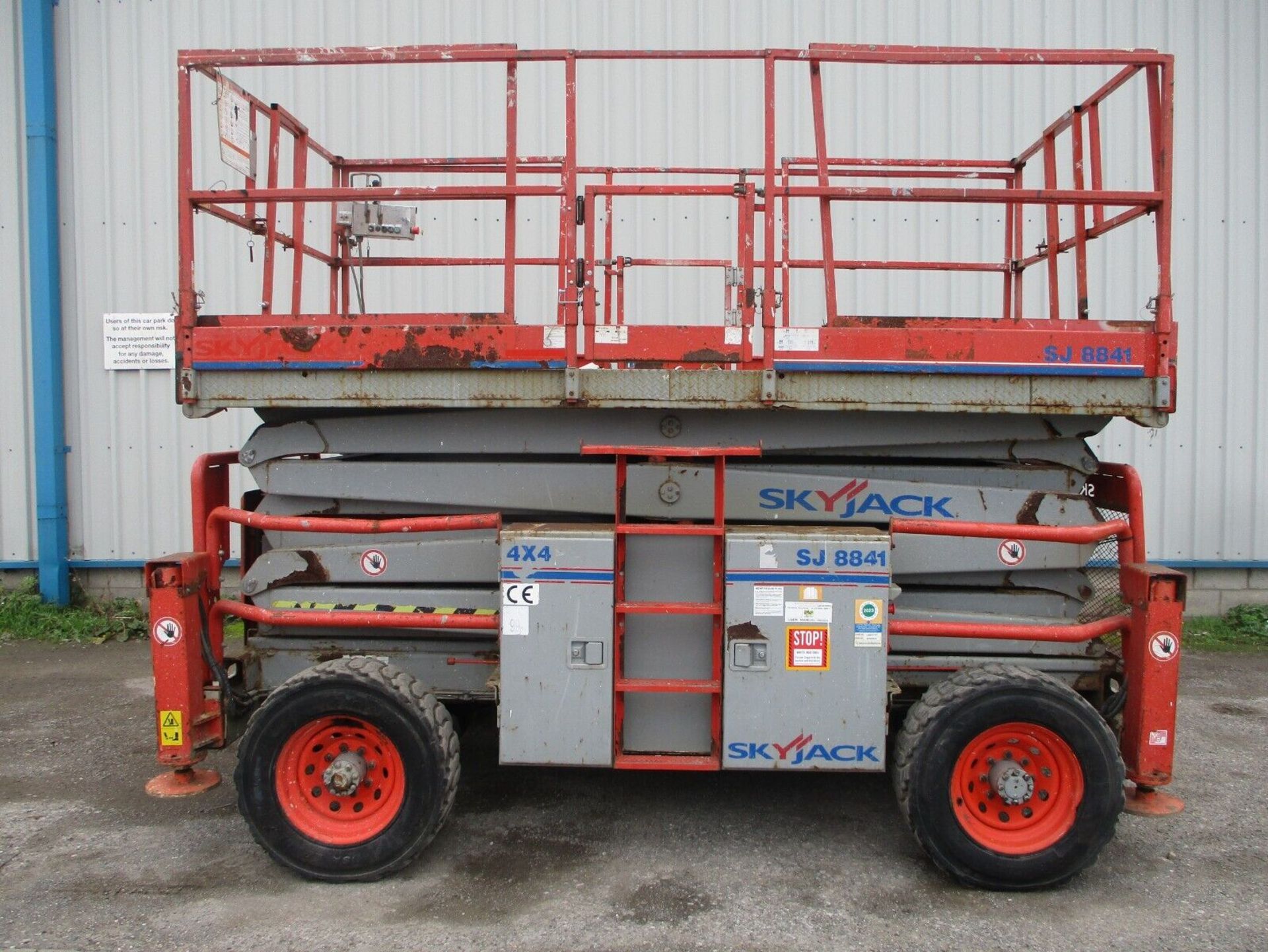 SKYJACK SJ8841 SCISSOR LIFT YEAR 2012