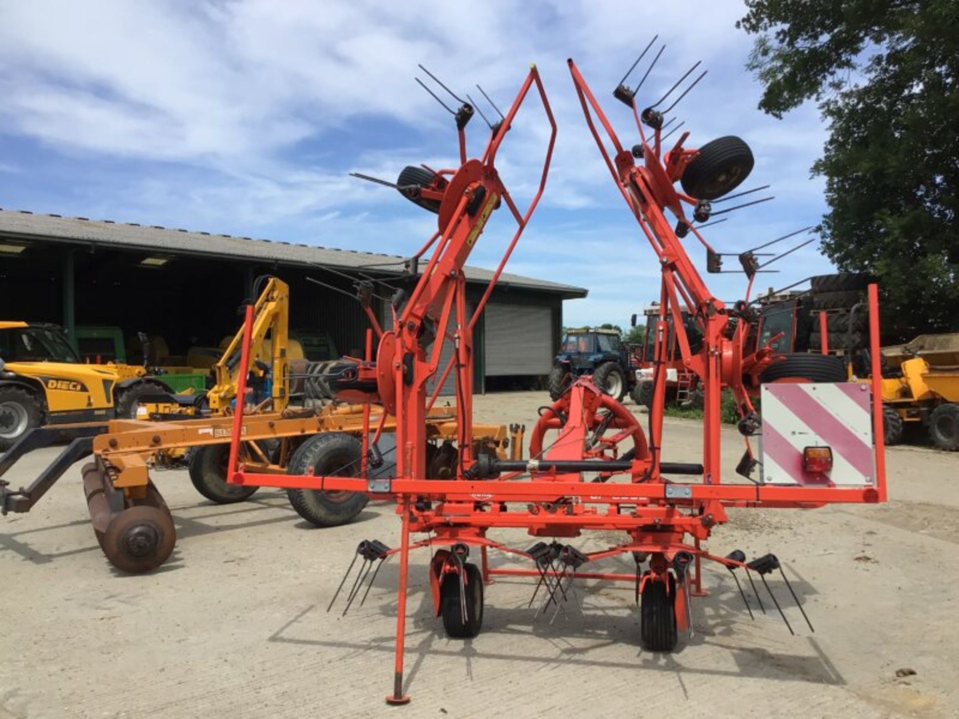 KUHN GF6502 6 ROTOR TEDDER