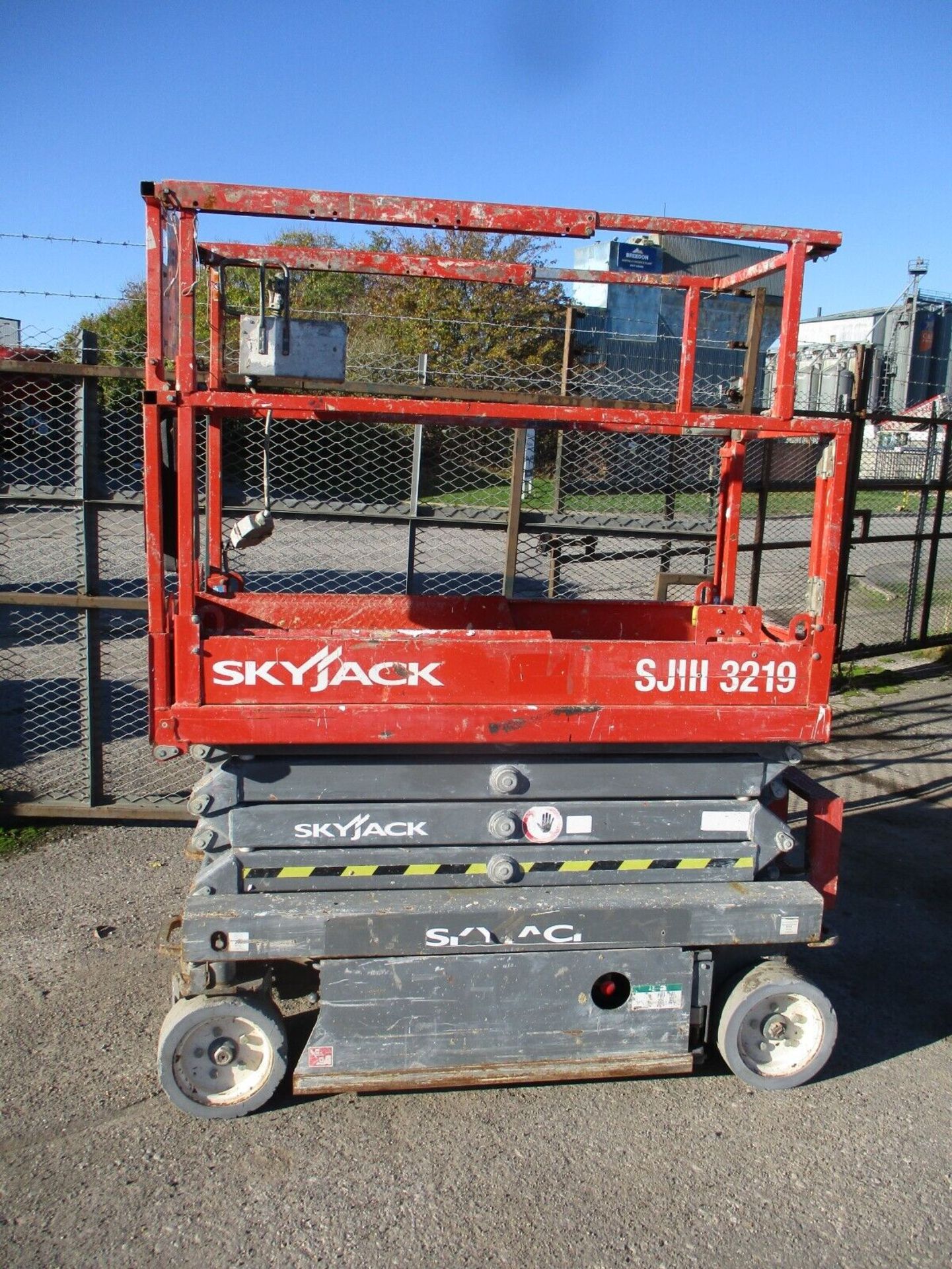 2014 SKYJACK SJ3219: REACHING HEIGHTS WITH CONFIDENCE