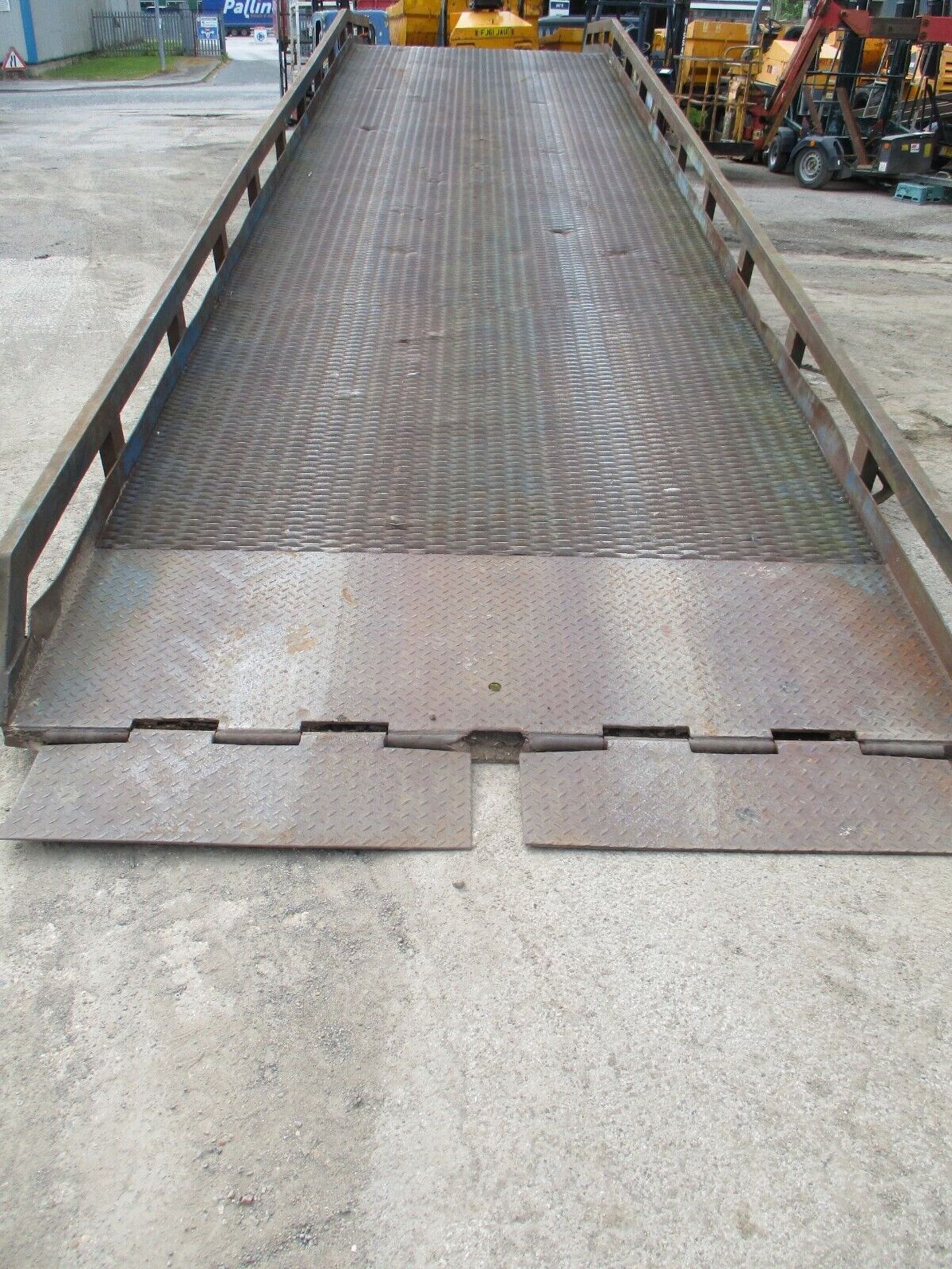 LANTERN CONTAINER LOADING RAMP 12 METRES LONG - Image 3 of 11