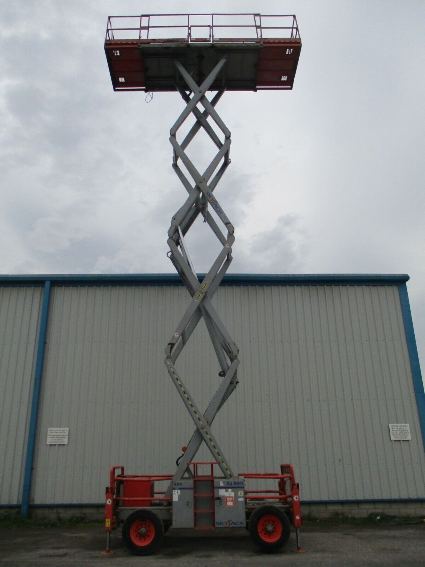 SKYJACK SJ8841 SCISSOR LIFT YEAR 2012 - Image 2 of 9