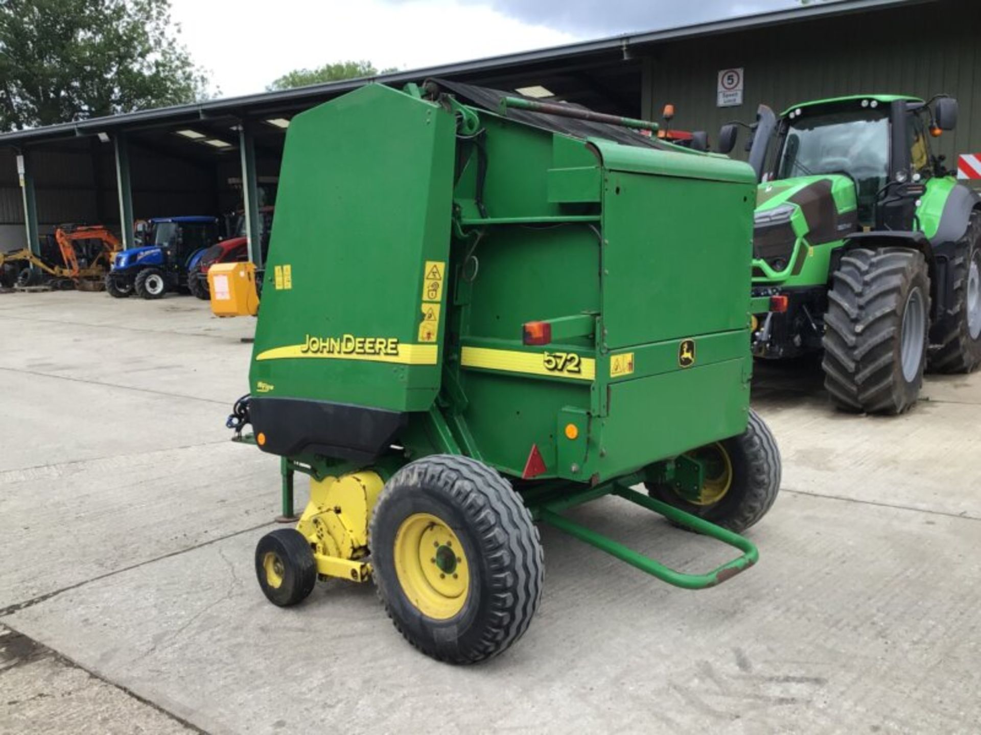 2005 JOHN DEERE 572 ROUND BALER - Image 4 of 7