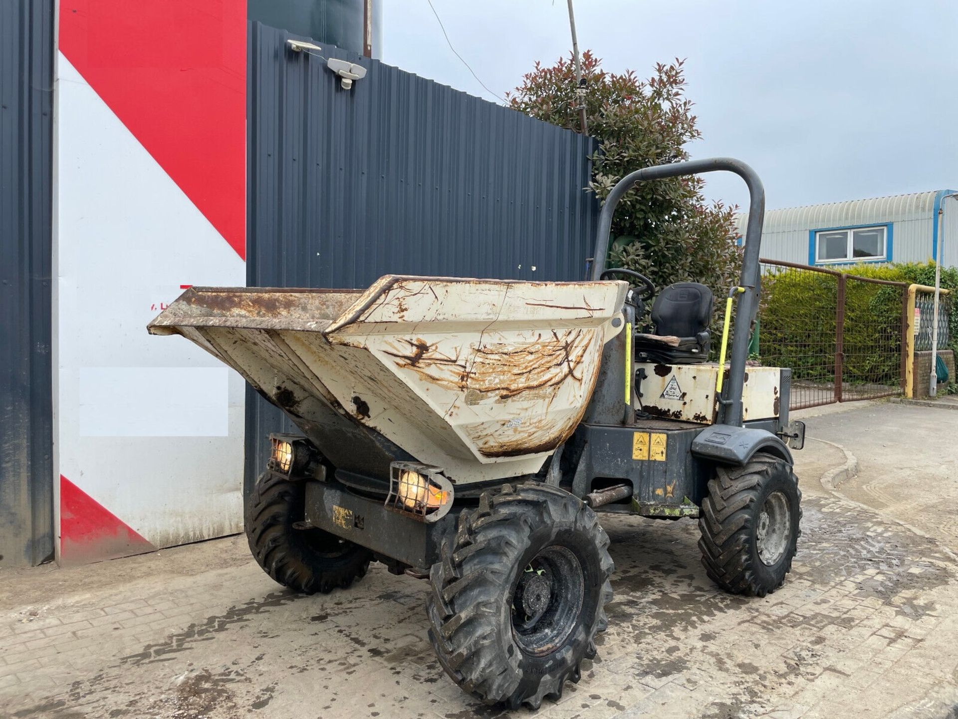 ROAD WARRIOR: ROTOMAX 4X4 EXCELS WITH 3000 KG PAYLOAD - Bild 10 aus 11