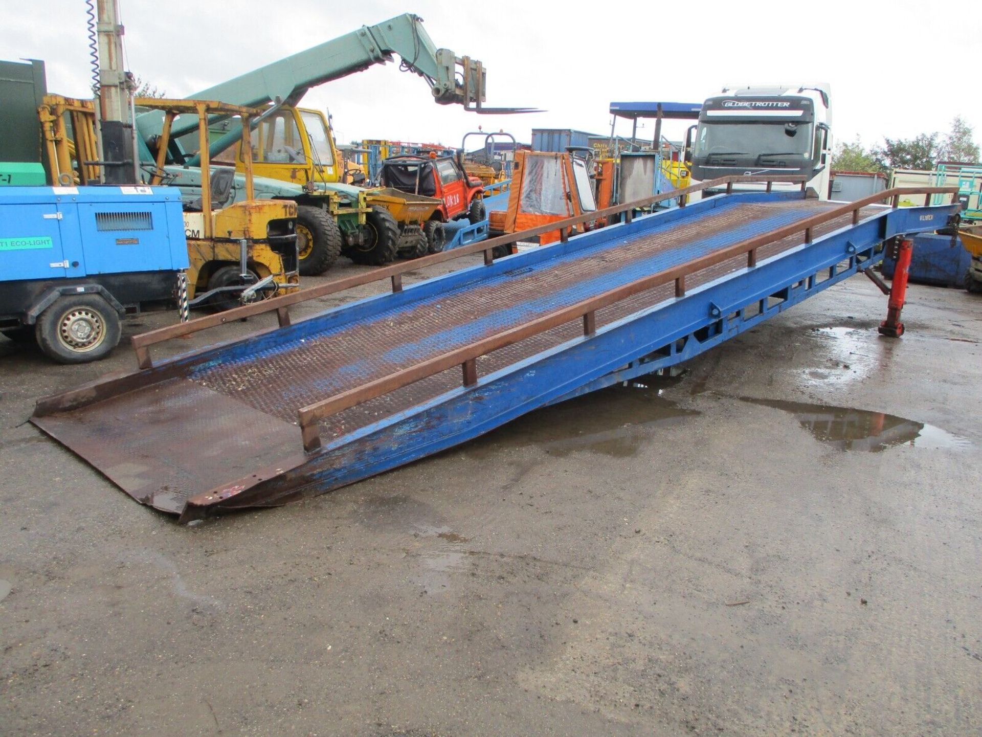 CONTAINER LOADING RAMP - Image 6 of 6