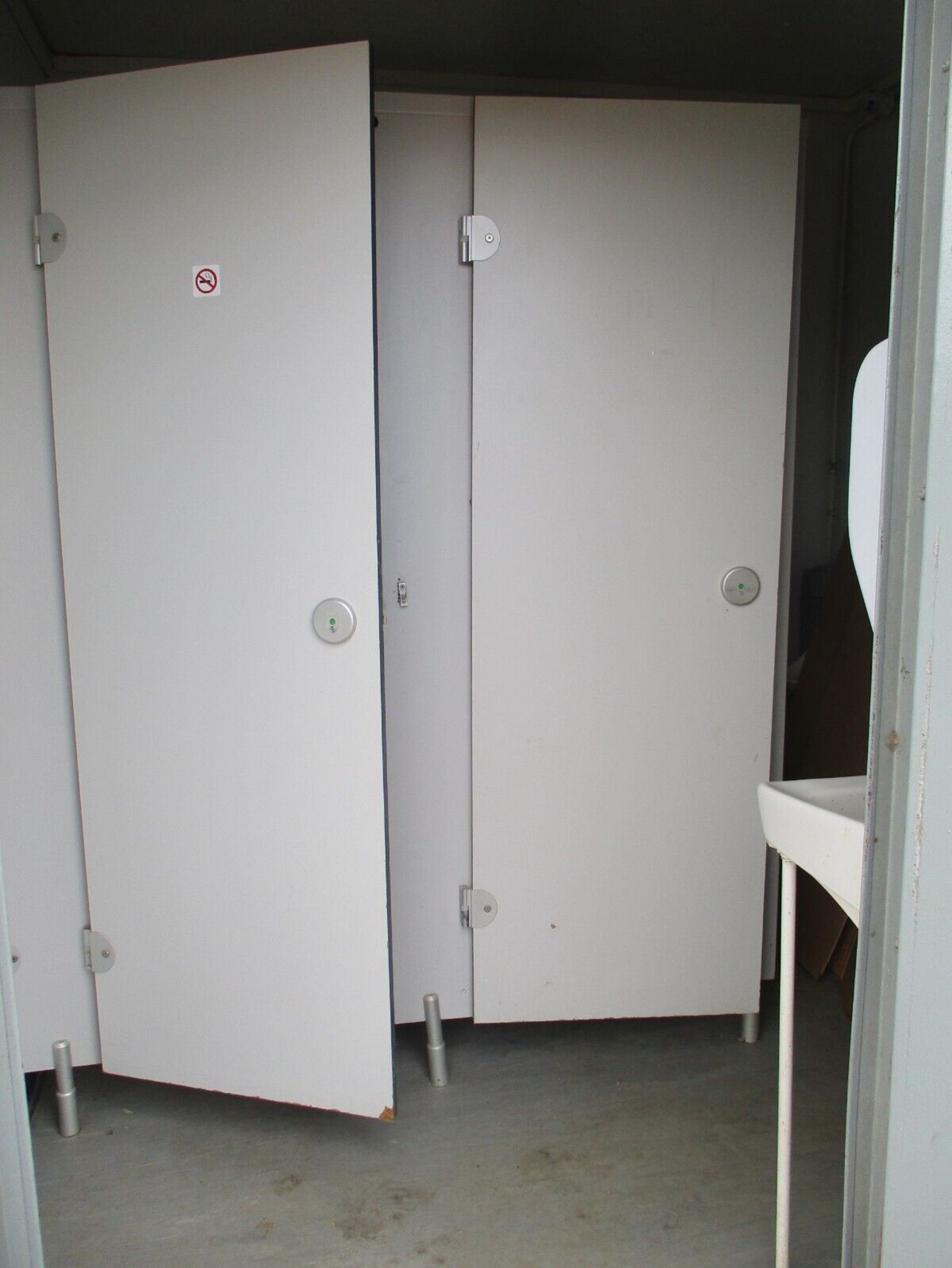 12 FOOT LONG SHIPPING CONTAINER TOILET BLOCK - Image 10 of 12