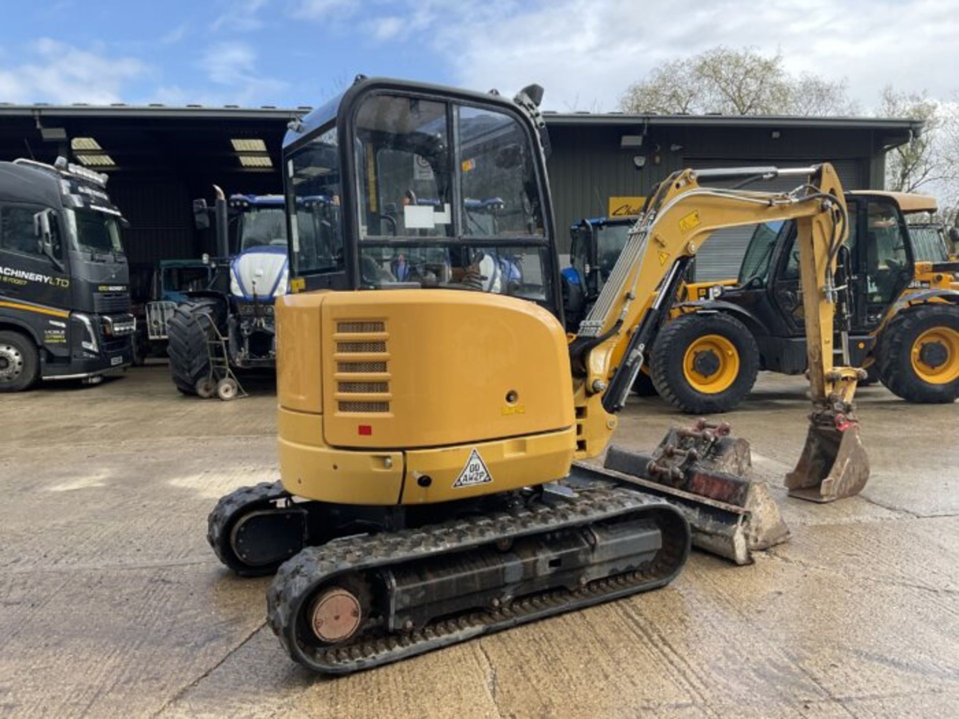 2019 YEAR CAT 302.7D CR - Image 4 of 9