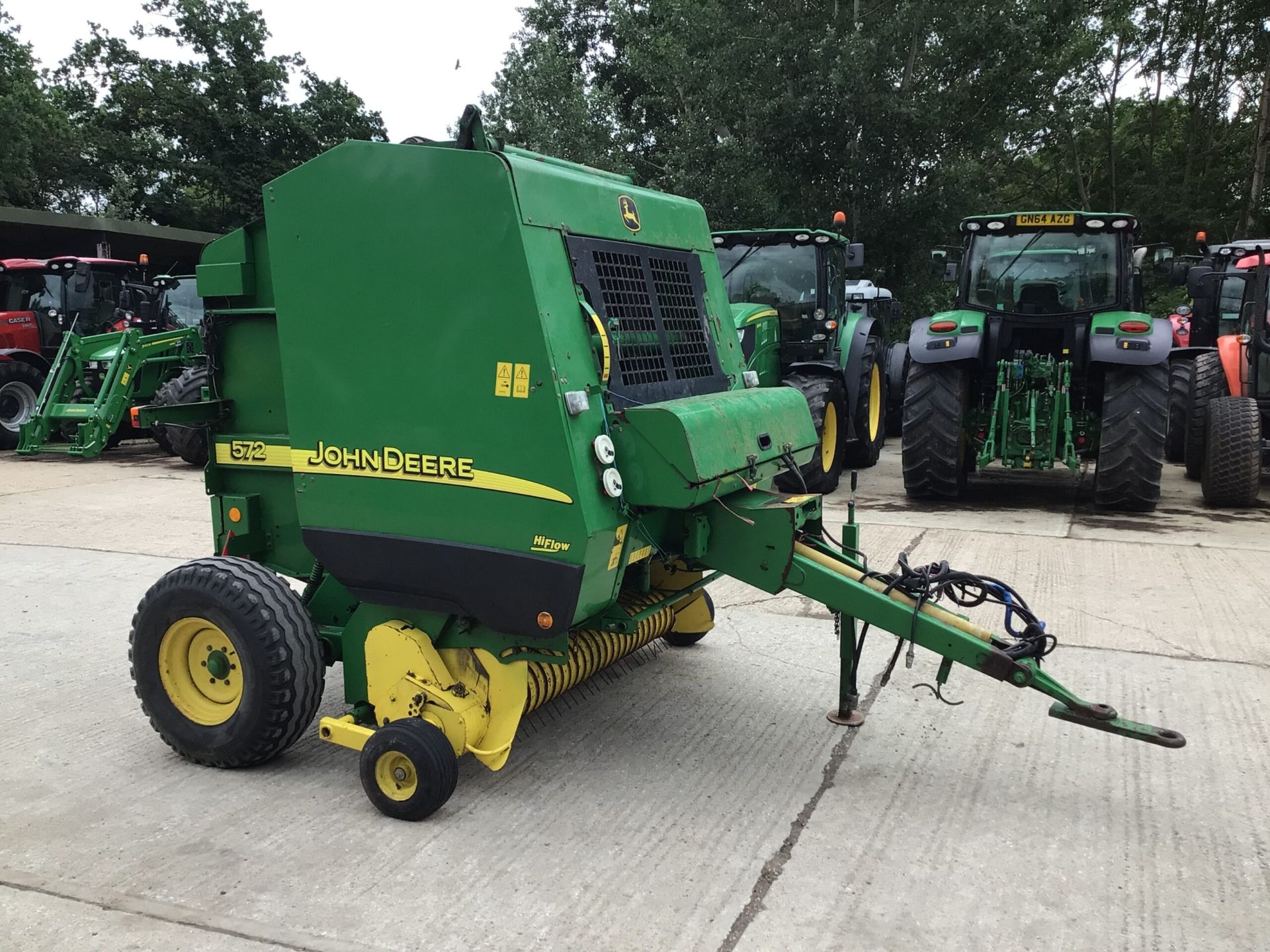 YEAR 2005 JOHN DEERE 572 ROUND BALER