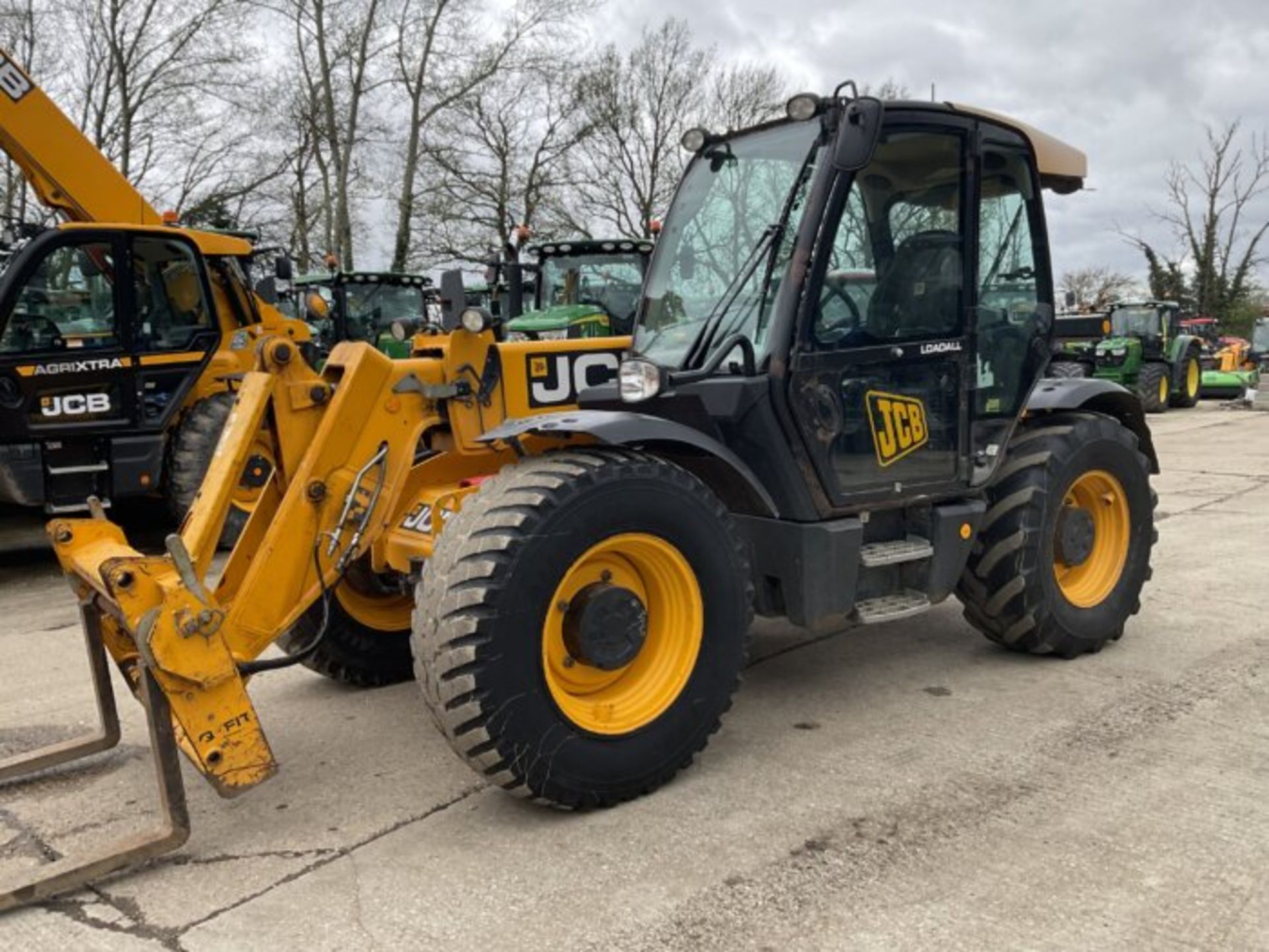 YEAR 2011 JCB 536-60 AGRI SUPER