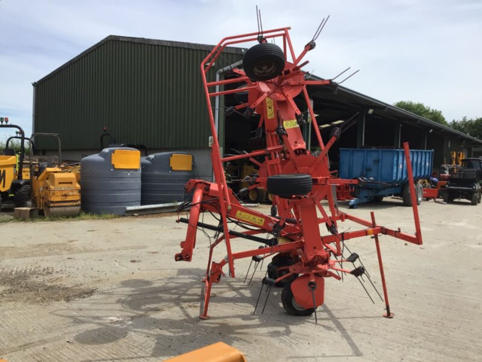 KUHN GF6502 6 ROTOR TEDDER - Image 5 of 6