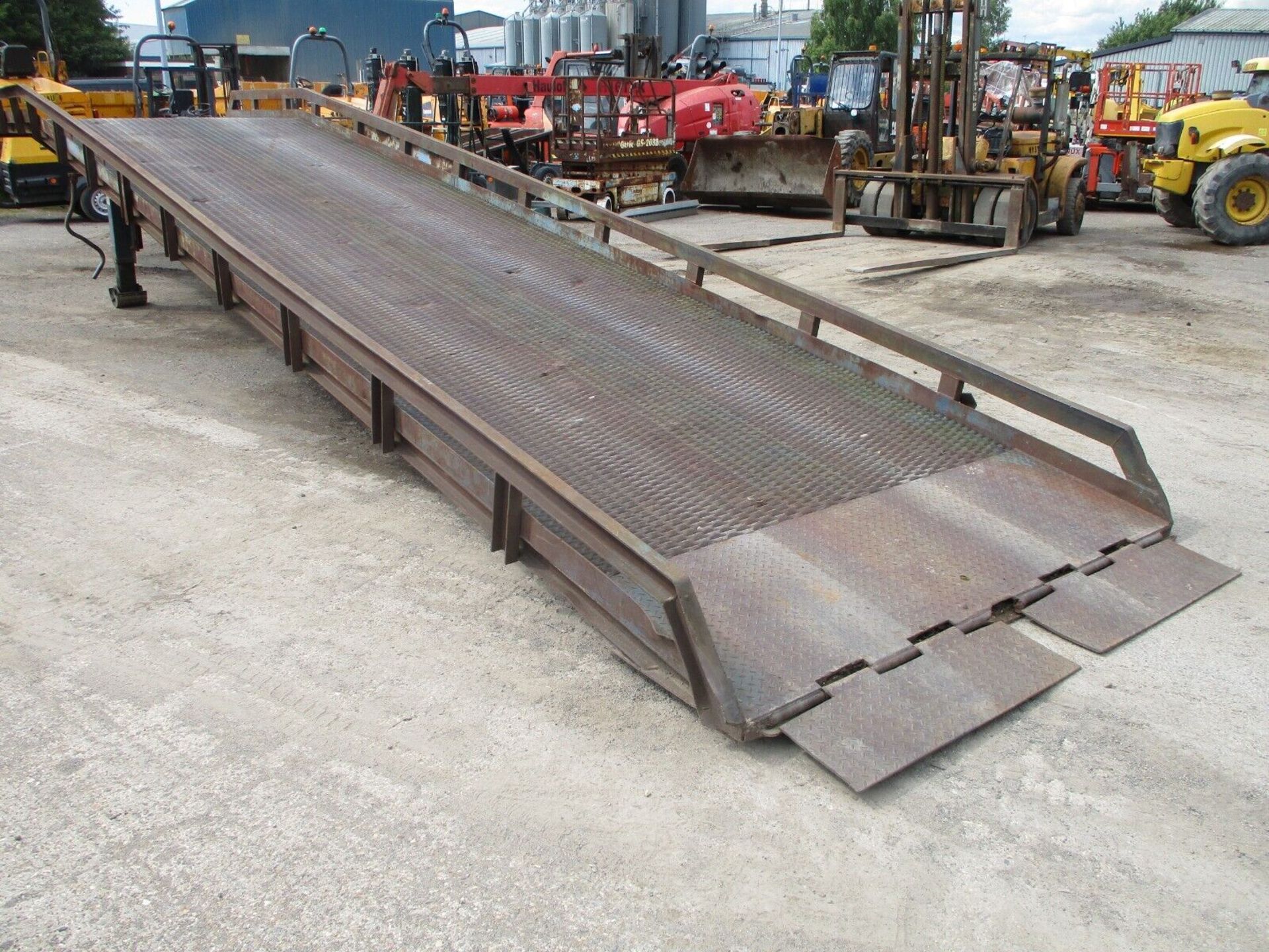 LANTERN CONTAINER LOADING RAMP 12 METRES LONG