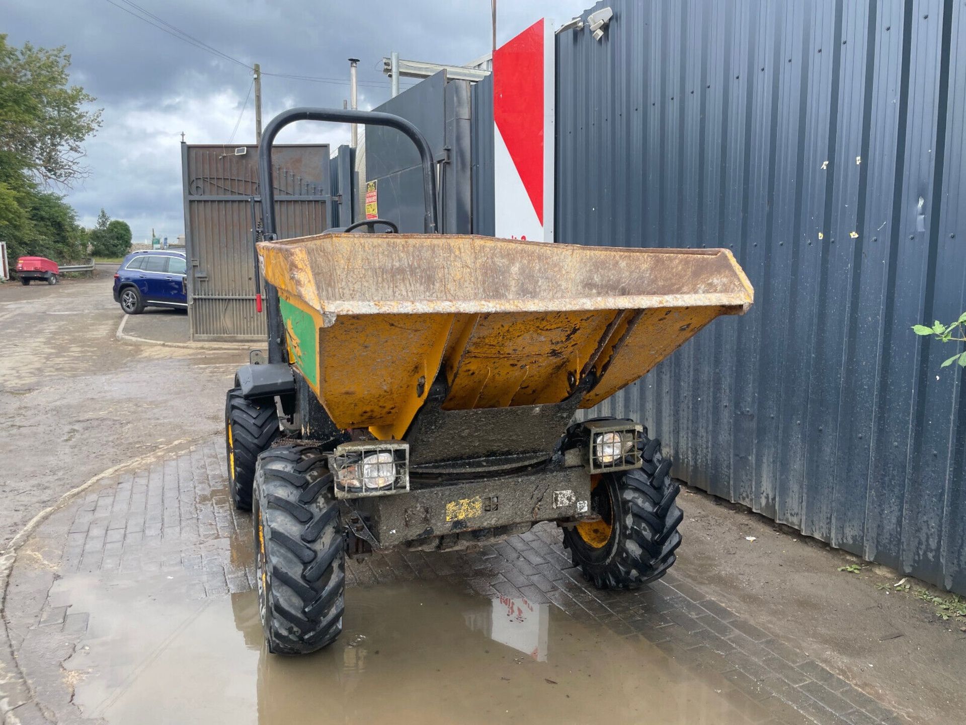 DURABLE DUMPING: JCB 3TSTM 3T SWIVEL DUMPER (2015) - Bild 4 aus 6