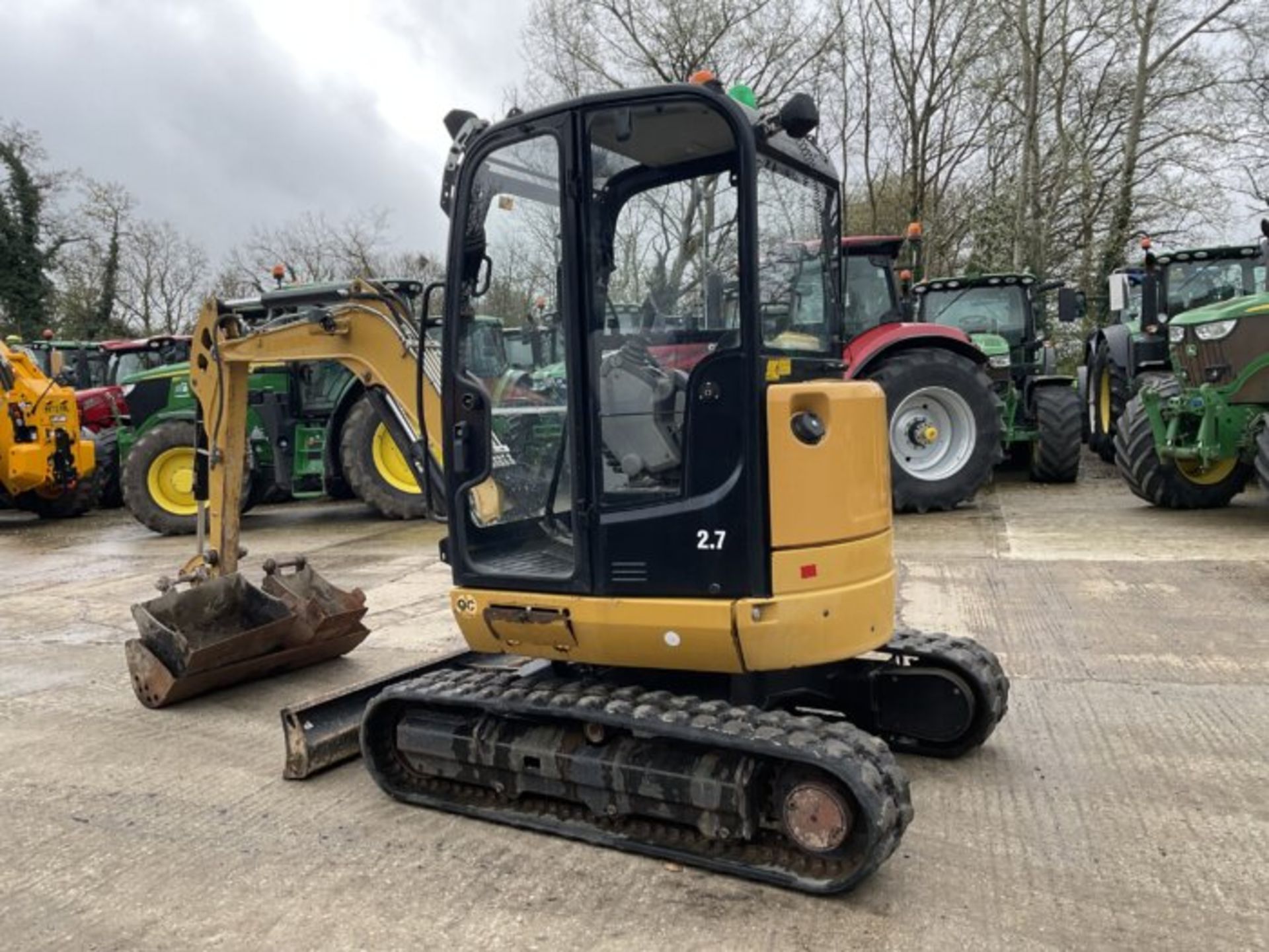 YEAR 2019 CAT 302.7D CR. RUBBER TRACKS - Image 8 of 10