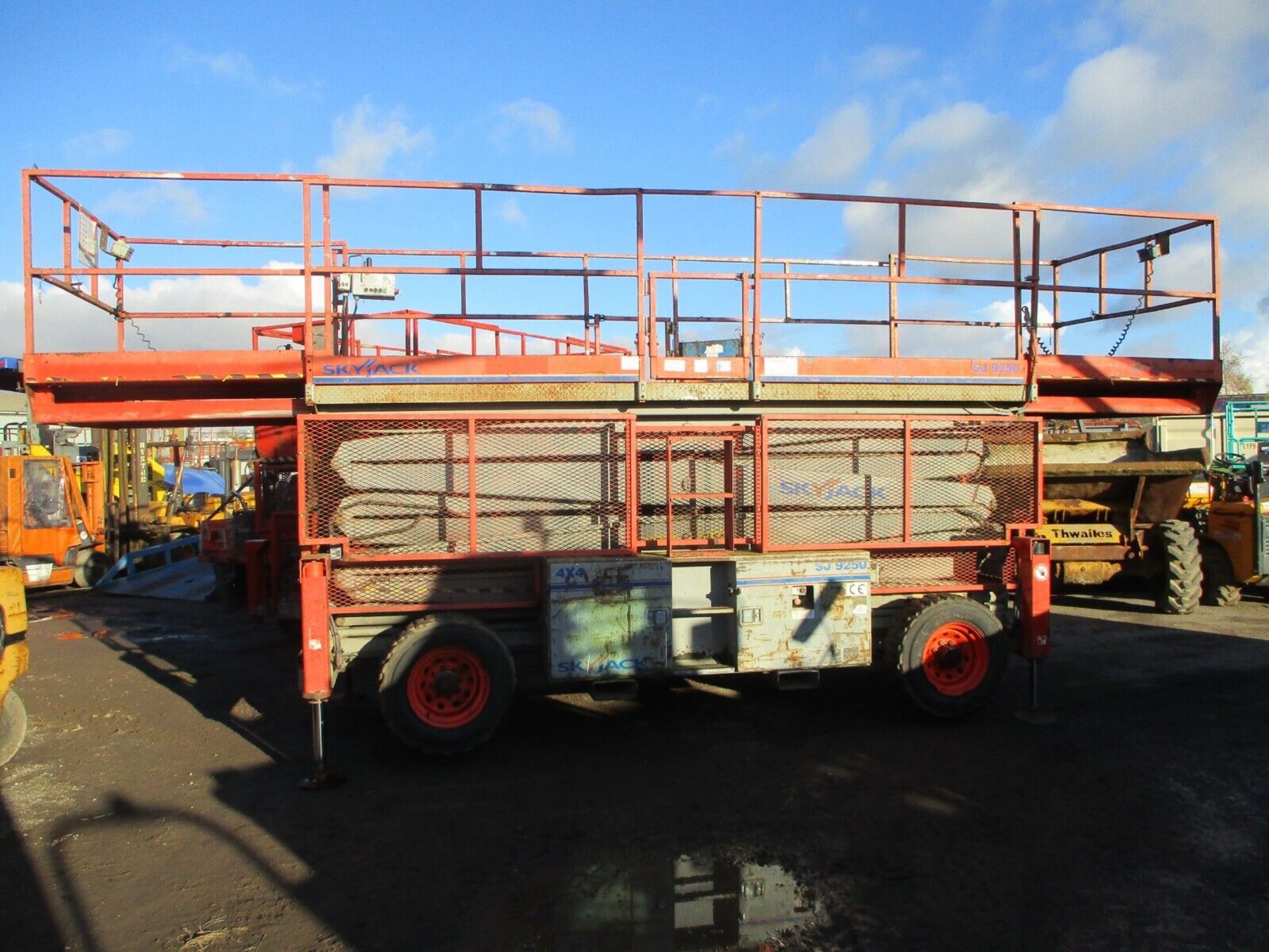 SKYJACK SJ9250 SCISSOR LIFT YEAR 2007 - Image 2 of 10