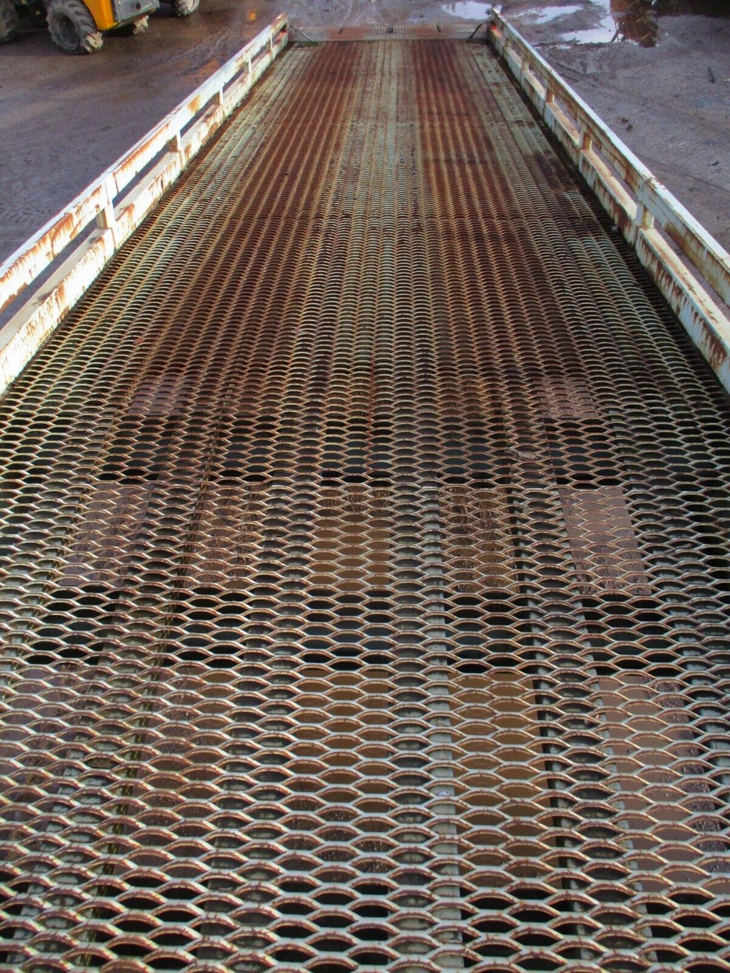 THORWORLD CONTAINER LOADING RAMP 10 TON CAPACITY - Image 9 of 10