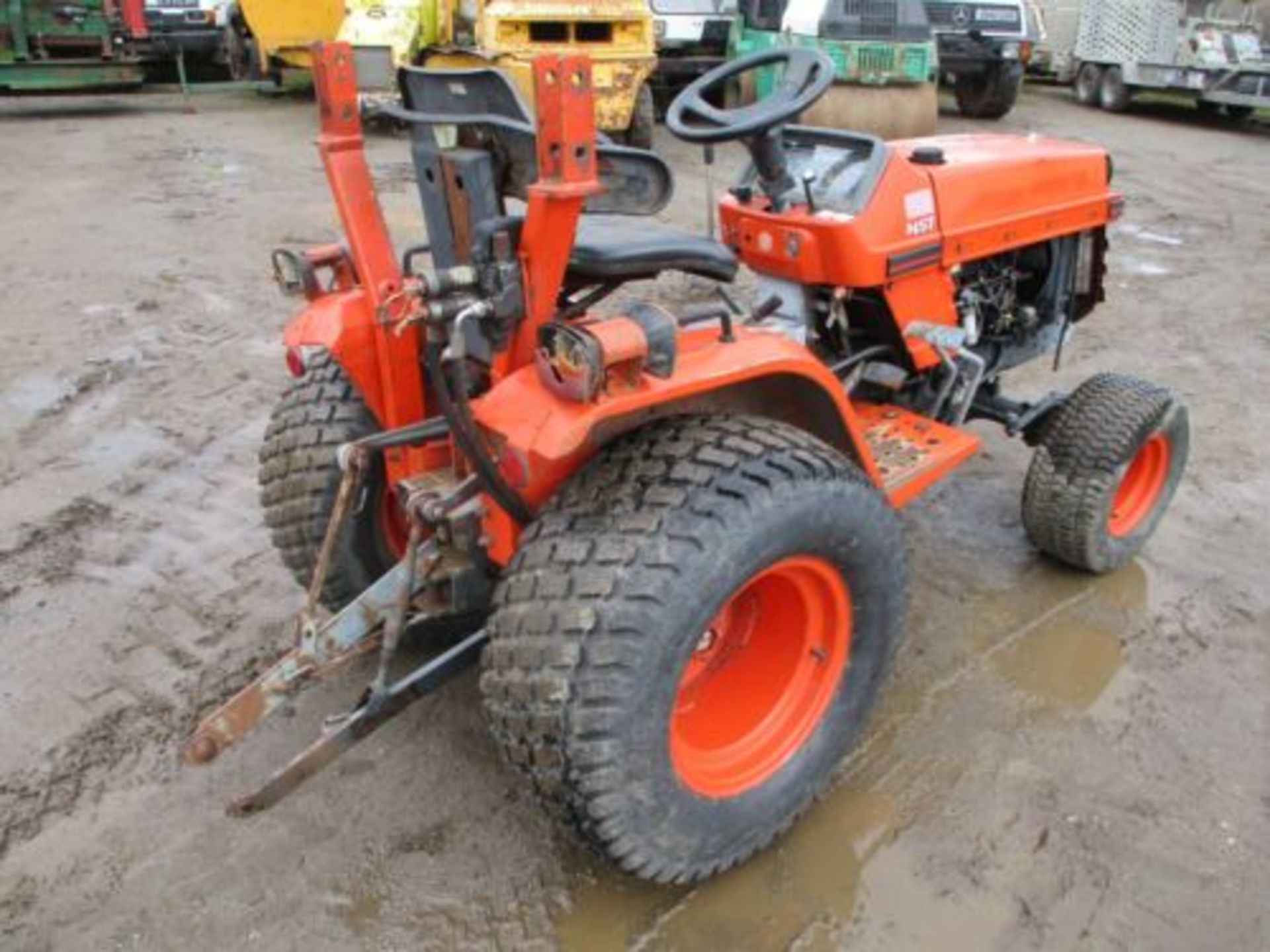 KUBOTA B1750 HYDROSTATIC TRACTOR - Bild 6 aus 13