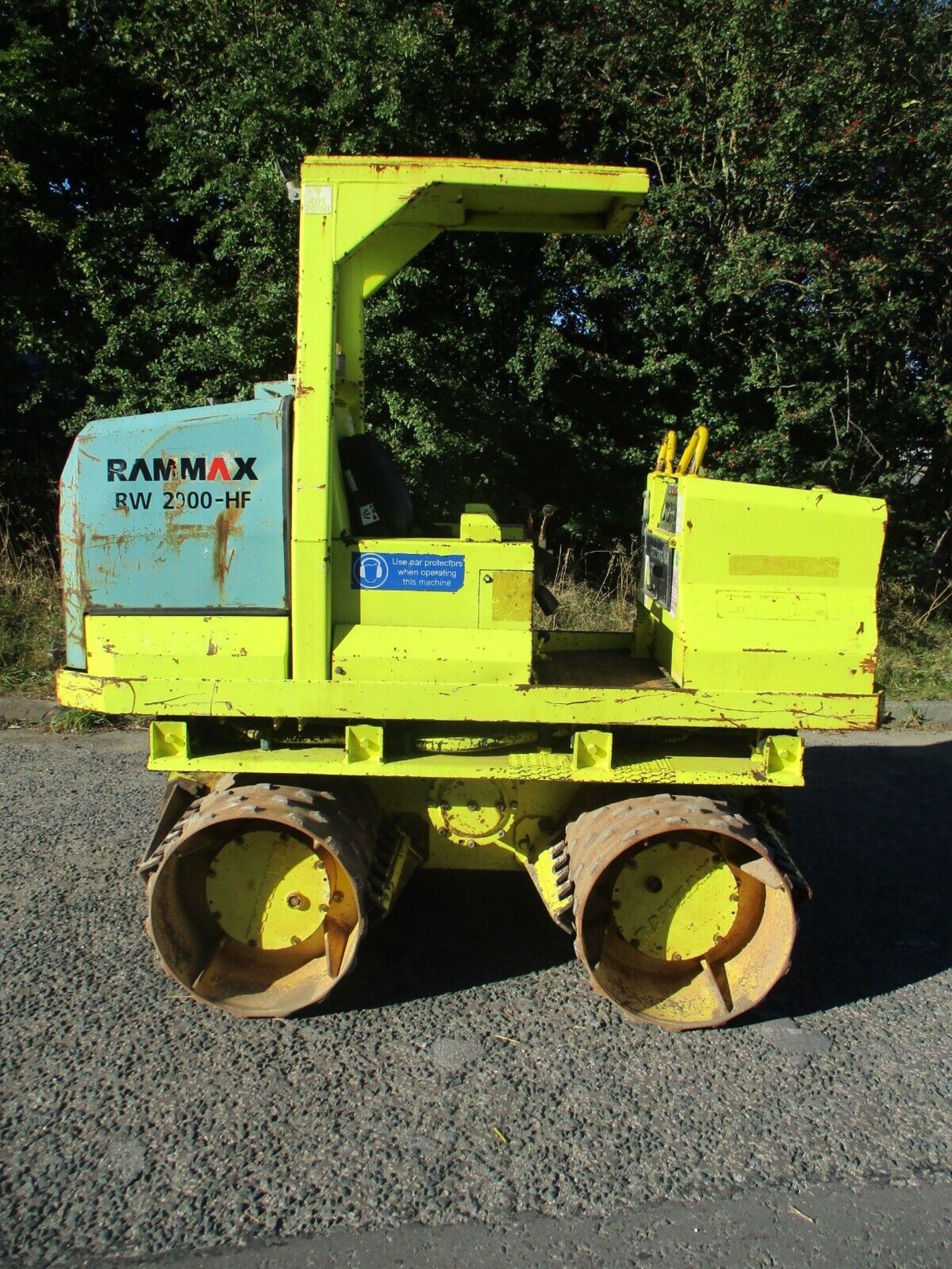 RAMMAX RW2900 TRENCH ROLLER