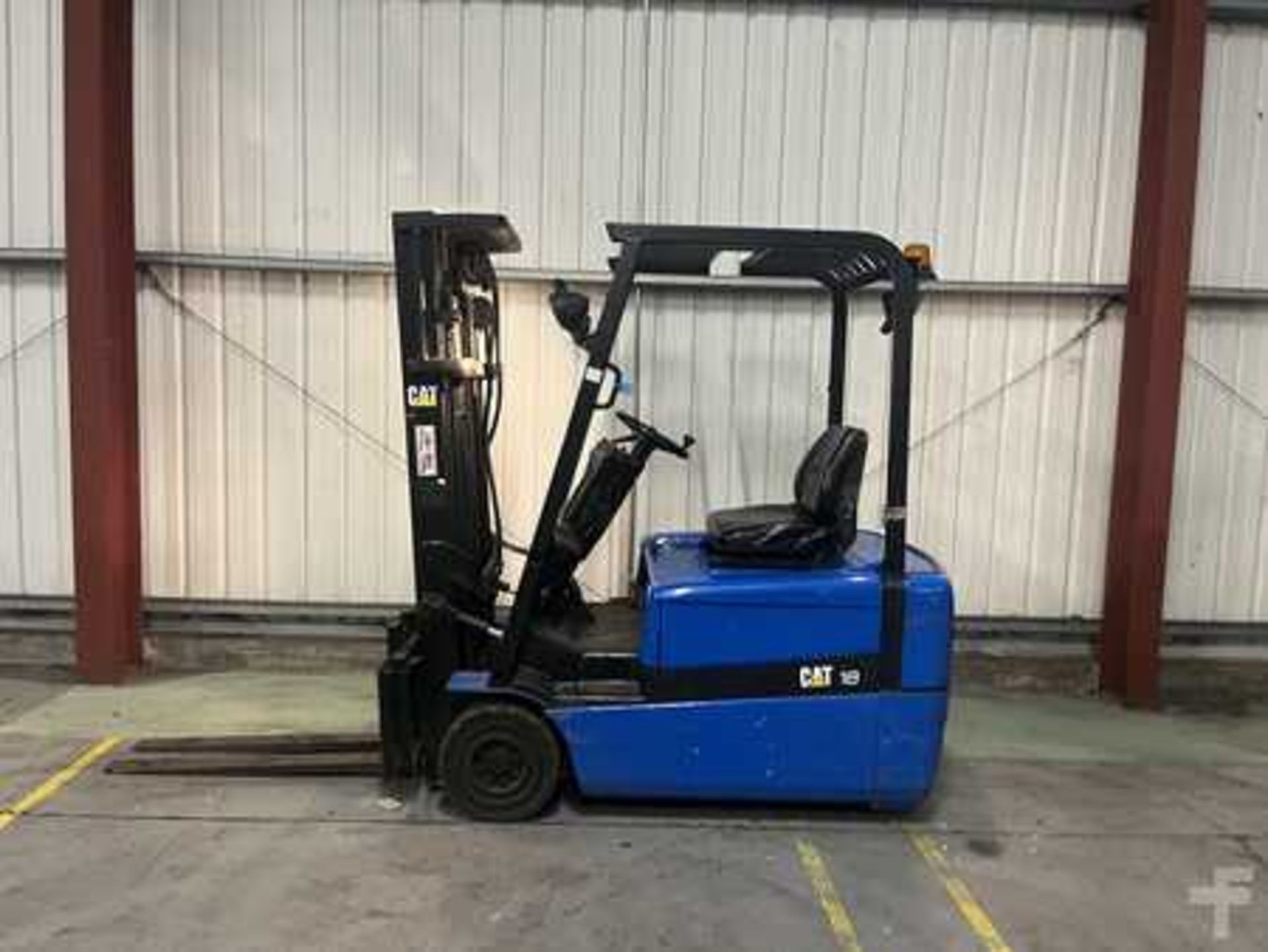 ELECTRIC - 3 WHEELS CAT LIFT TRUCKS EP18KRT *CHARGER INCLUDED