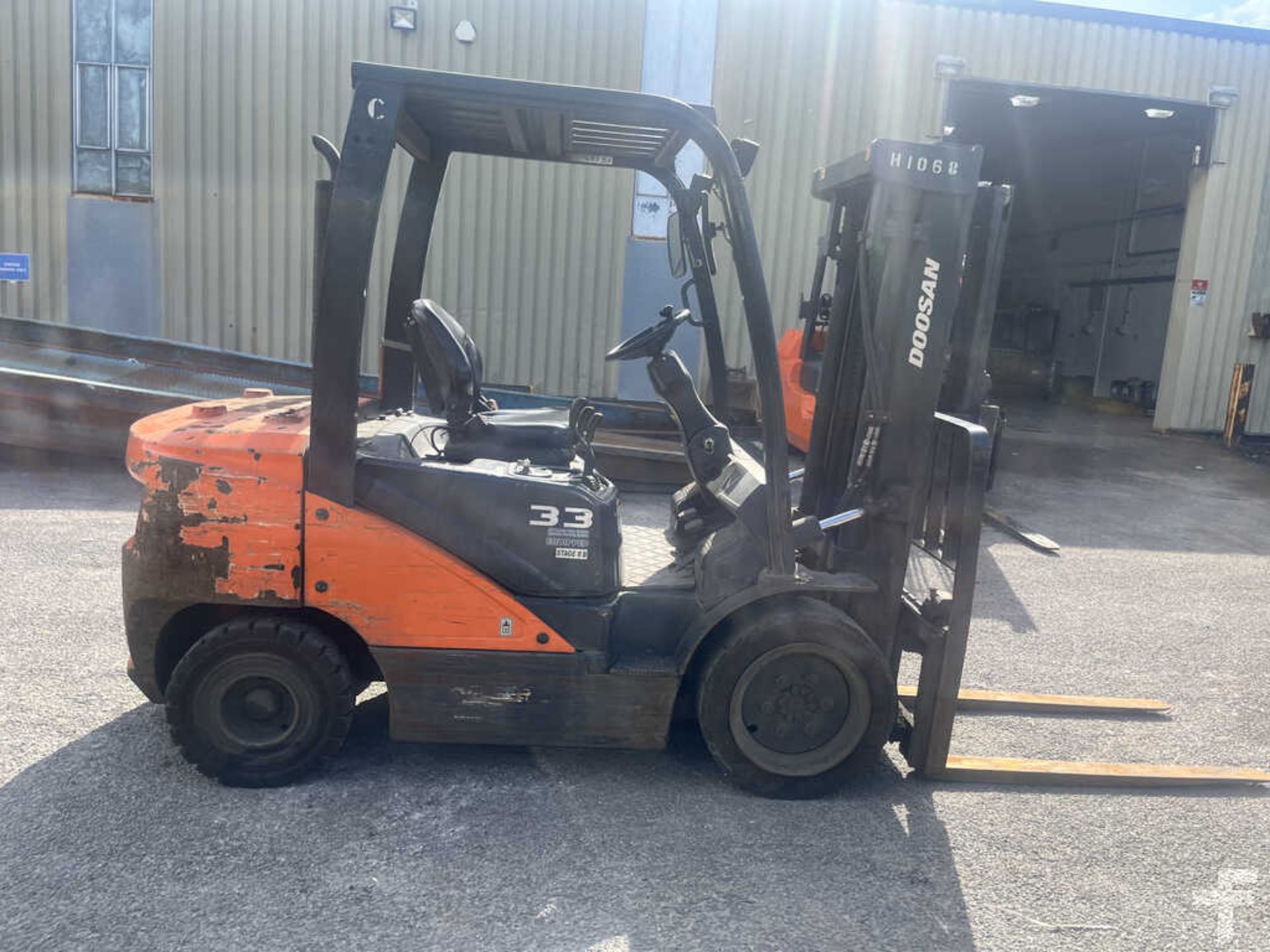 2017 DIESEL FORKLIFTS DOOSAN D33S-7 - Image 4 of 6