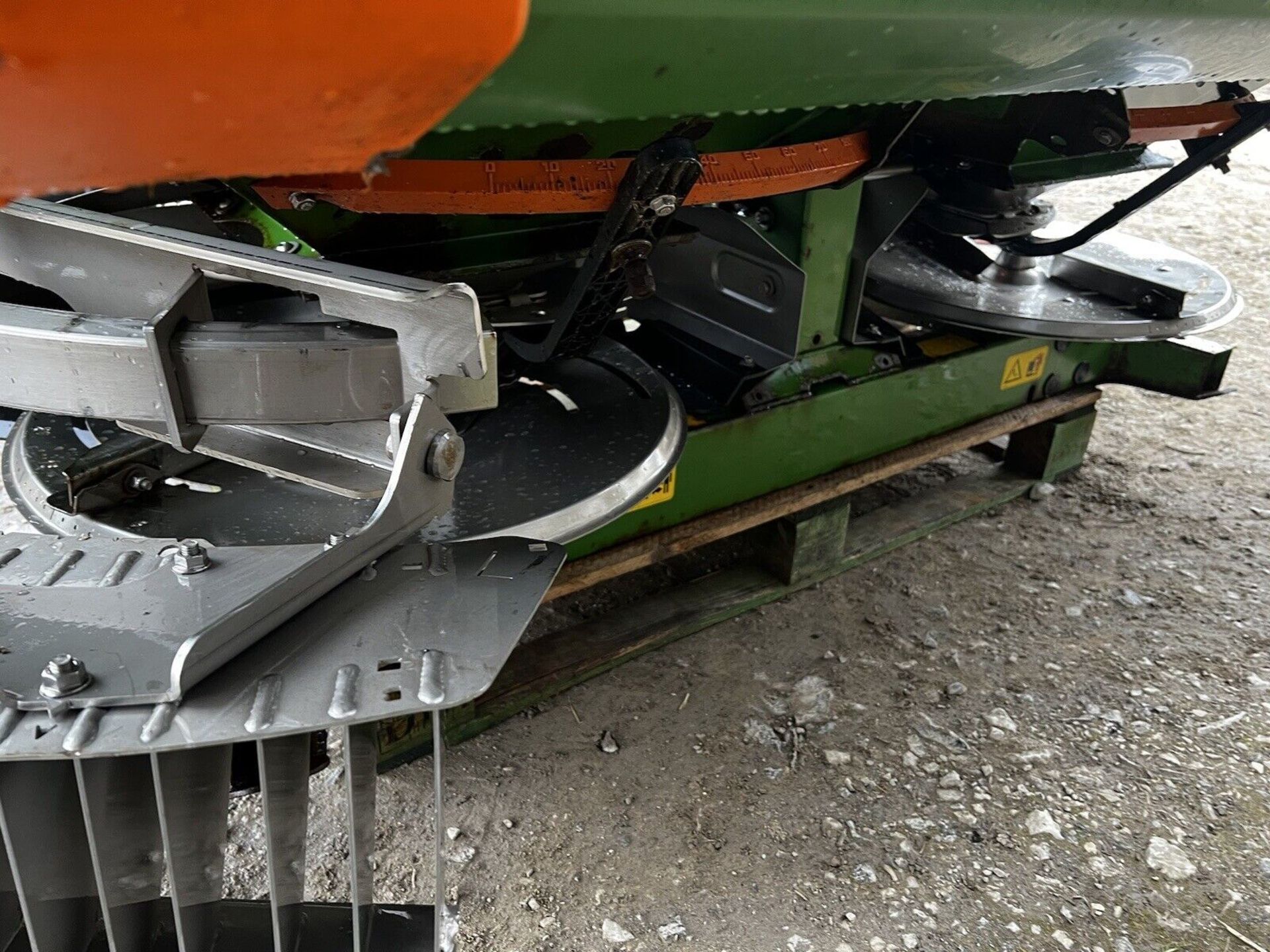 AMAZONE ZA-M 1201 FERTILISER SPREADER - Image 5 of 9