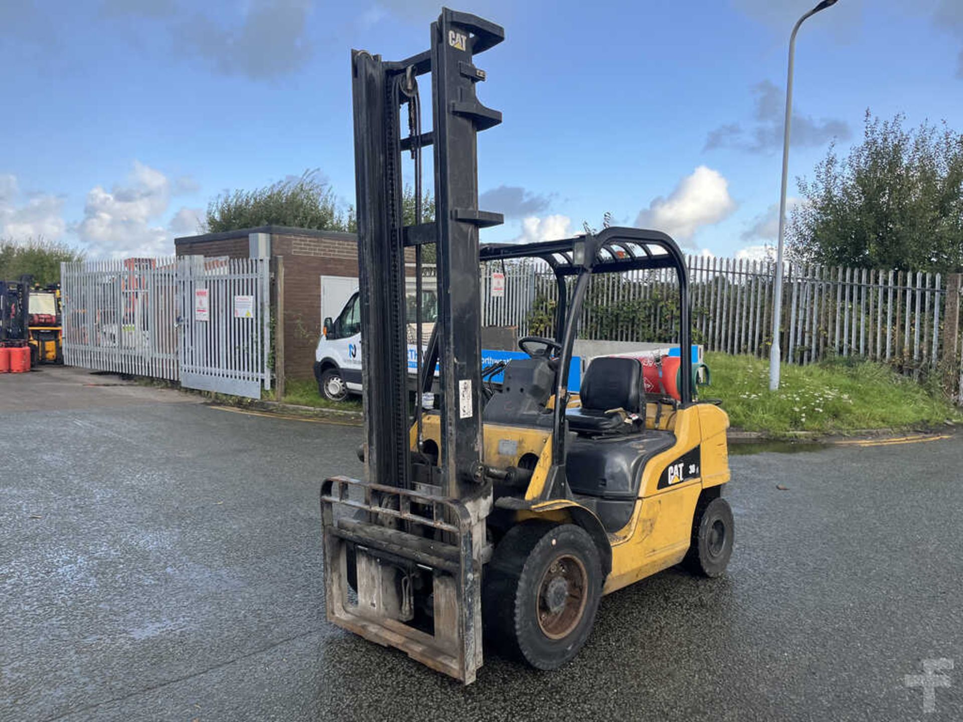 2008 LPG FORKLIFTS CAT LIFT TRUCKS GP30N