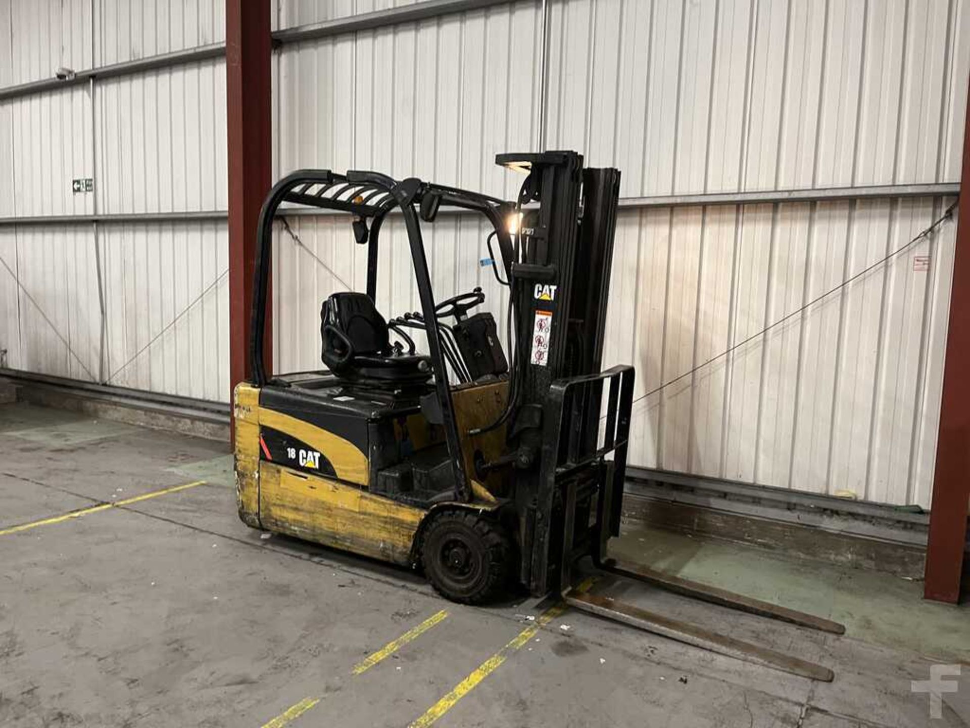 ELECTRIC - 3 WHEELS CAT LIFT TRUCKS EP18NT *CHARGER INCLUDED - Bild 3 aus 4