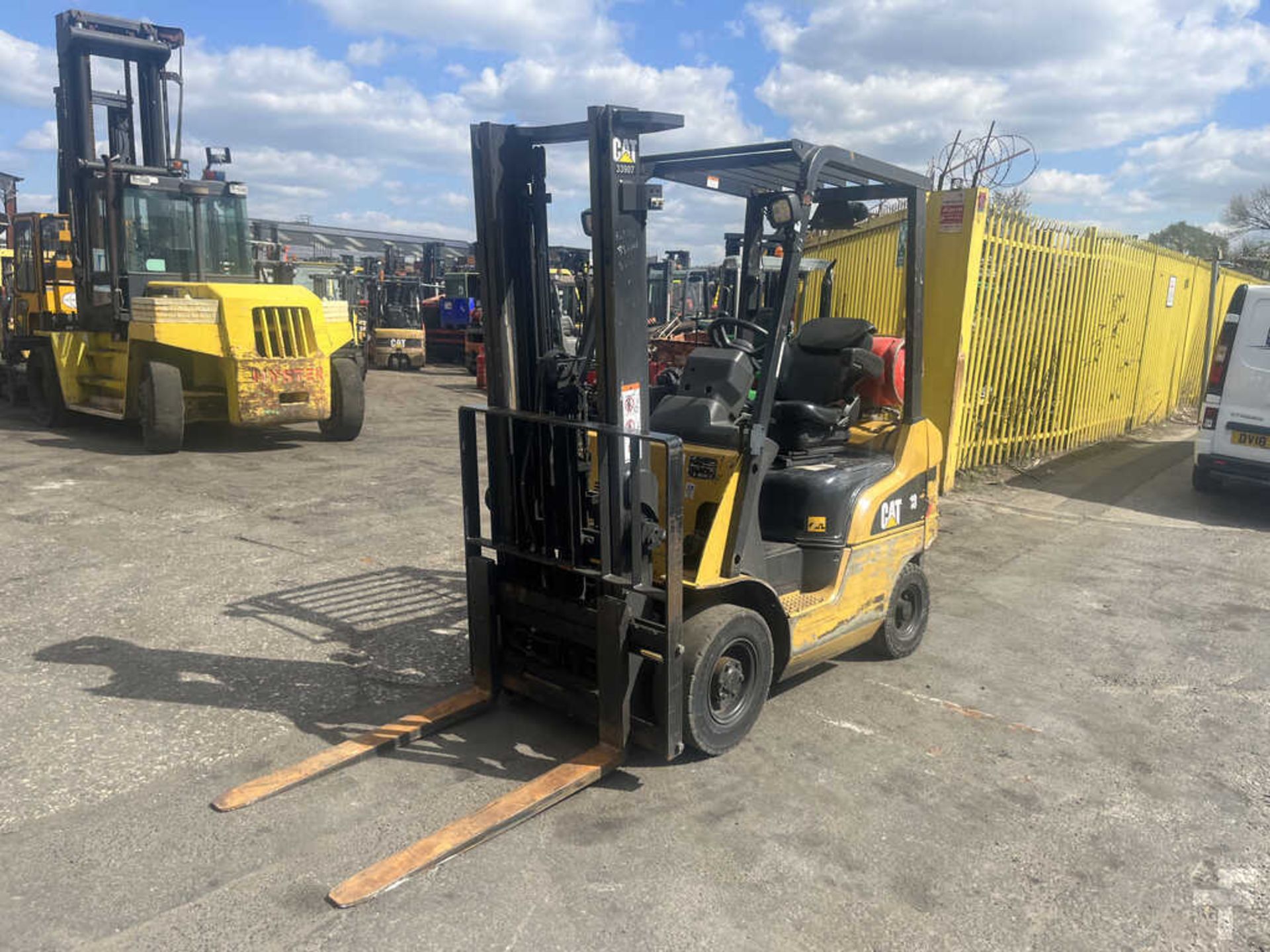 2019 LPG FORKLIFTS CAT LIFT TRUCKS GP18NT - Image 2 of 4