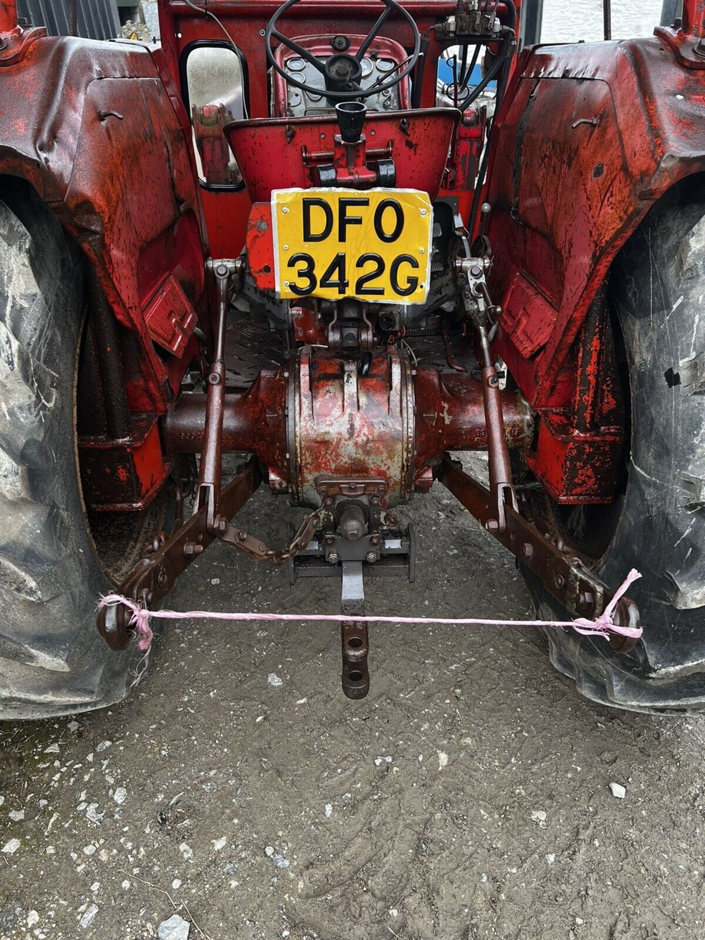 POWERFUL PERFORMANCE: MASSEY FERGUSON 165 TRACTOR, BUILT TO LAST - Image 6 of 9