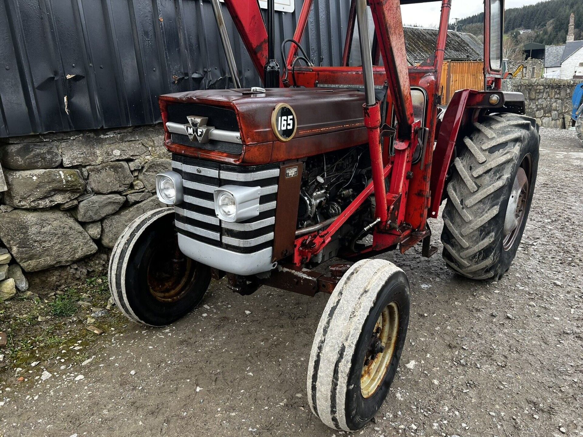 POWERFUL PERFORMANCE: MASSEY FERGUSON 165 TRACTOR, BUILT TO LAST - Image 9 of 9