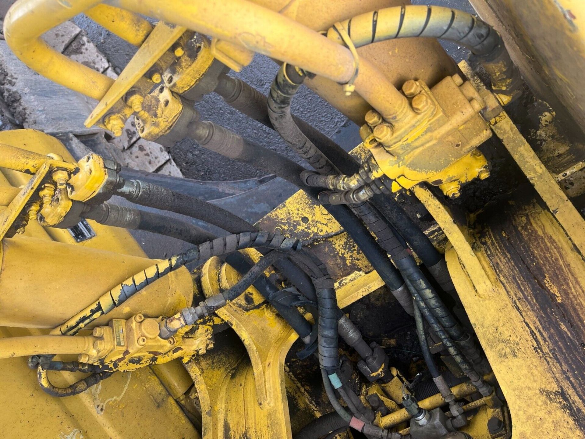 POWER AND PRECISION: 2007 KOMATSU PC210-LC8 DEMOLITION EXCAVATOR - Image 11 of 20