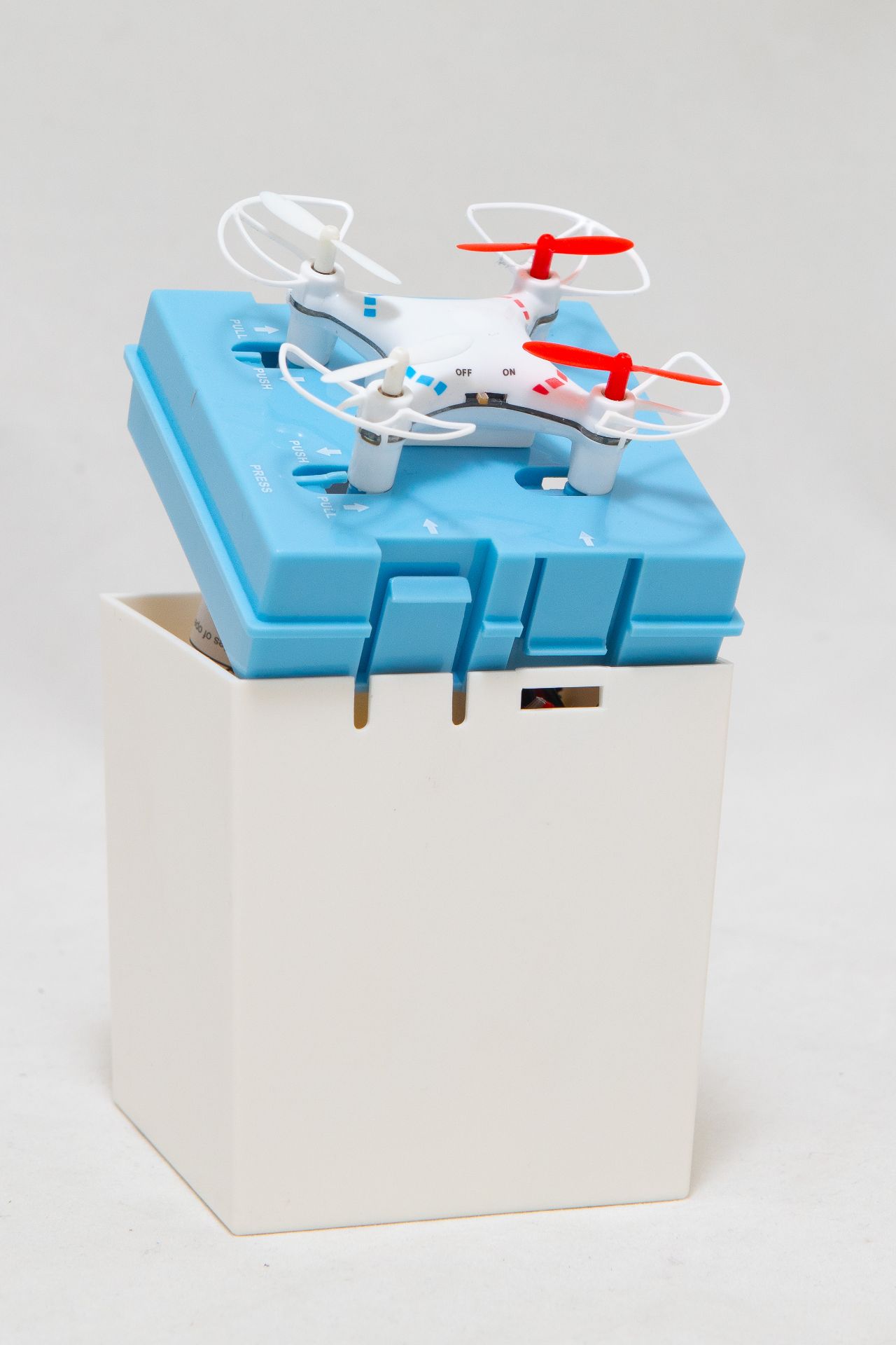 24 X BRAND NEW MINI QUADCOPTERS WITH GYROSCOPE - RRP APPROX £350 - Image 6 of 10