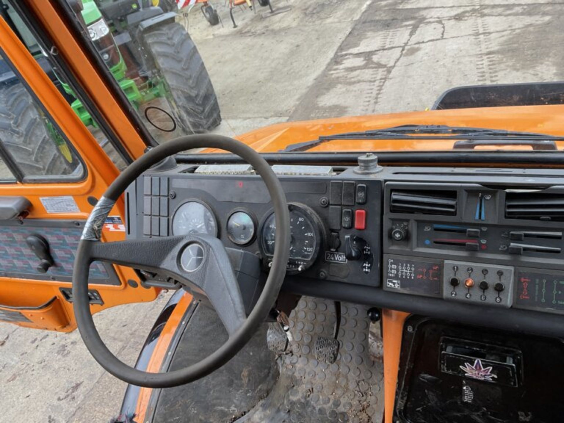 MERCEDES BENZ UNIMOG 427/10 - Image 12 of 16