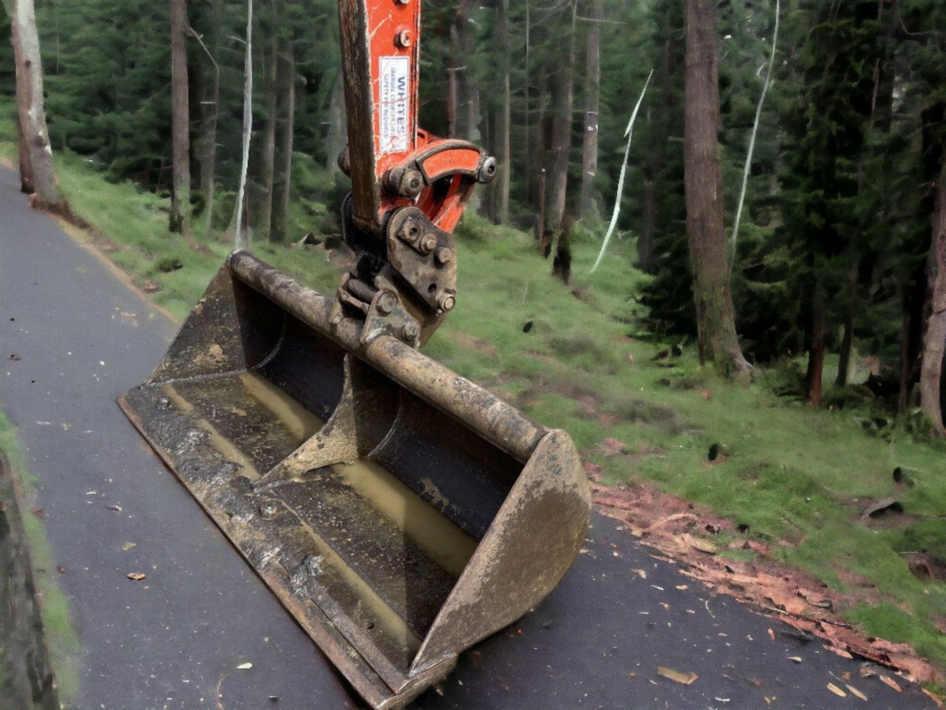 DISCOVER EFFICIENCY WITH THE KUBOTA U17-3 MINI EXCAVATOR! - Image 4 of 12