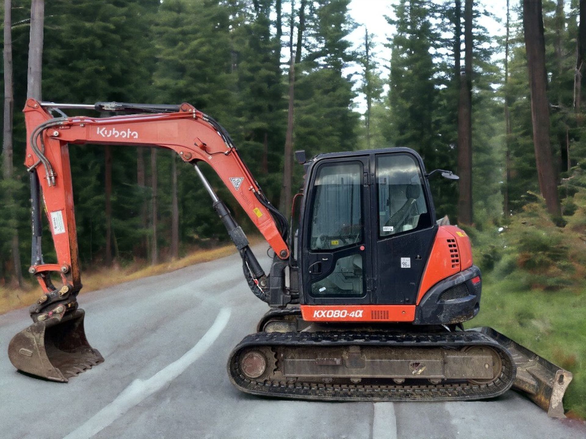 POWERFUL PERFORMANCE, LOW HOURS: 2018 KUBOTA KX080-4 MIDI EXCAVATOR - Image 11 of 12