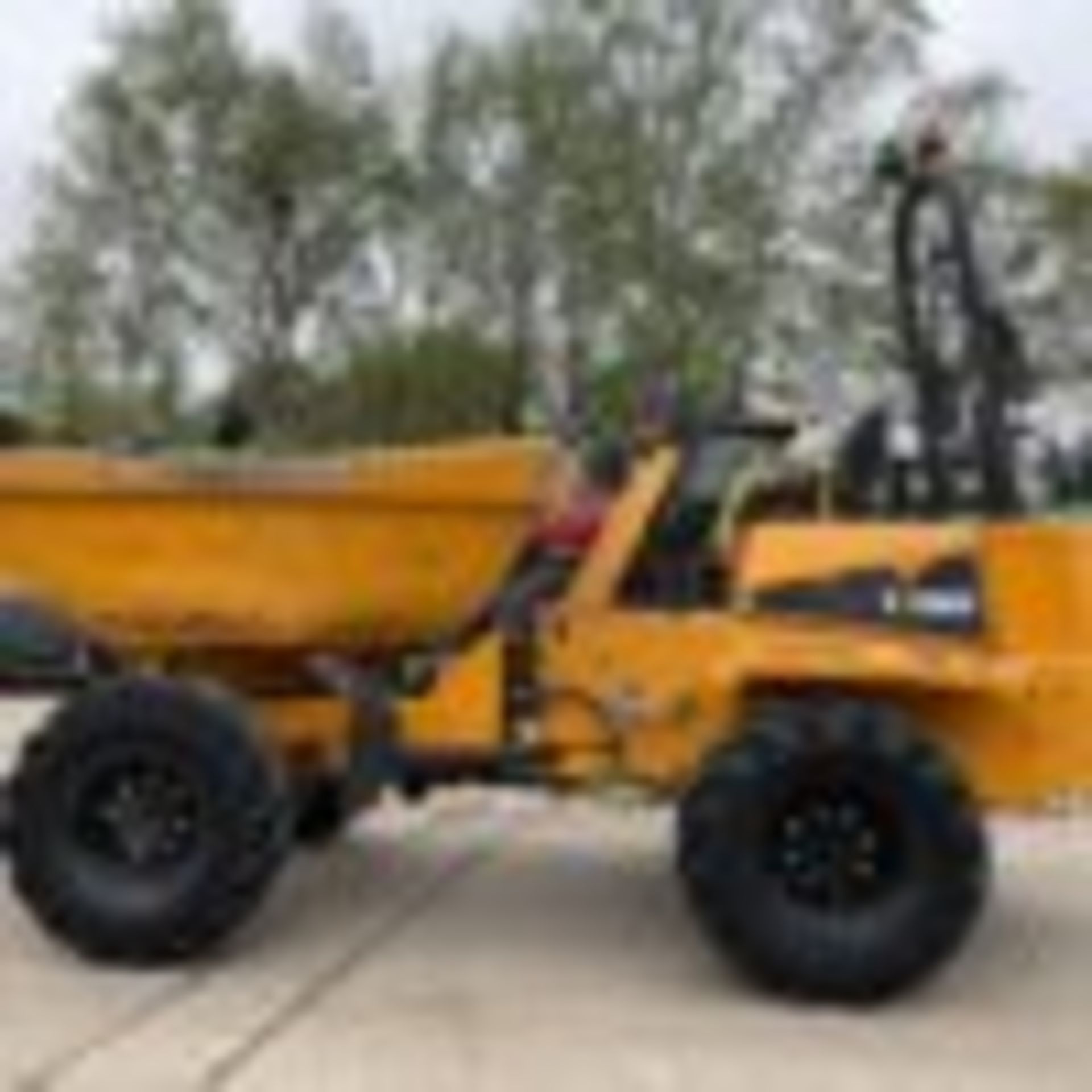 POWER AND PRECISION: THWAITES MACH 2062 6-TON SWIVEL TIP DUMPER - Image 2 of 9