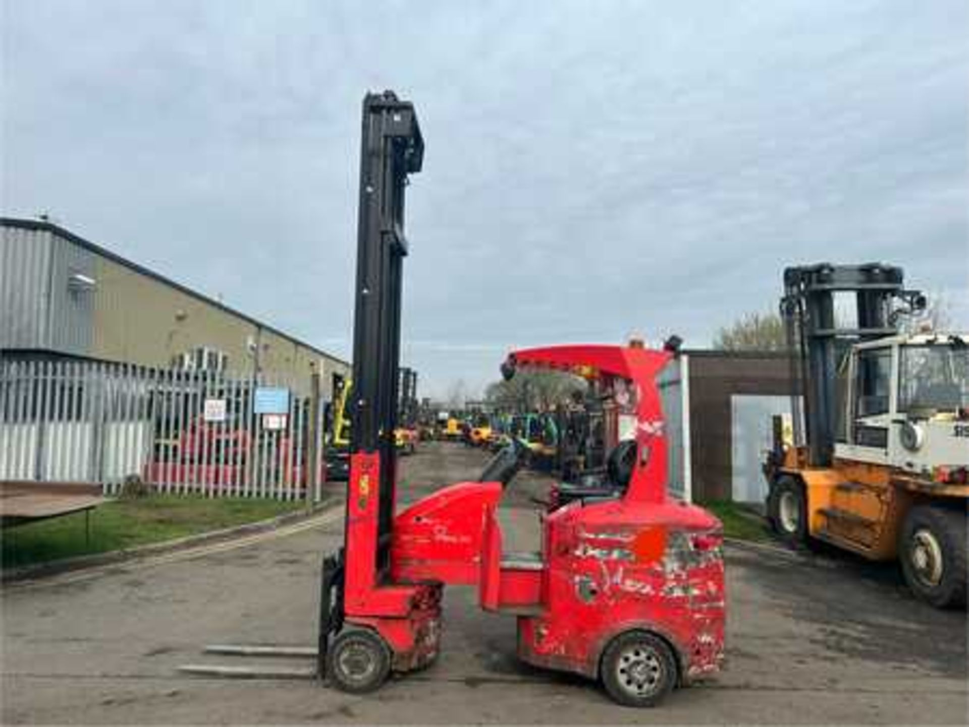 ARTICULATED TRUCKS / VNA FLEXI AC1200