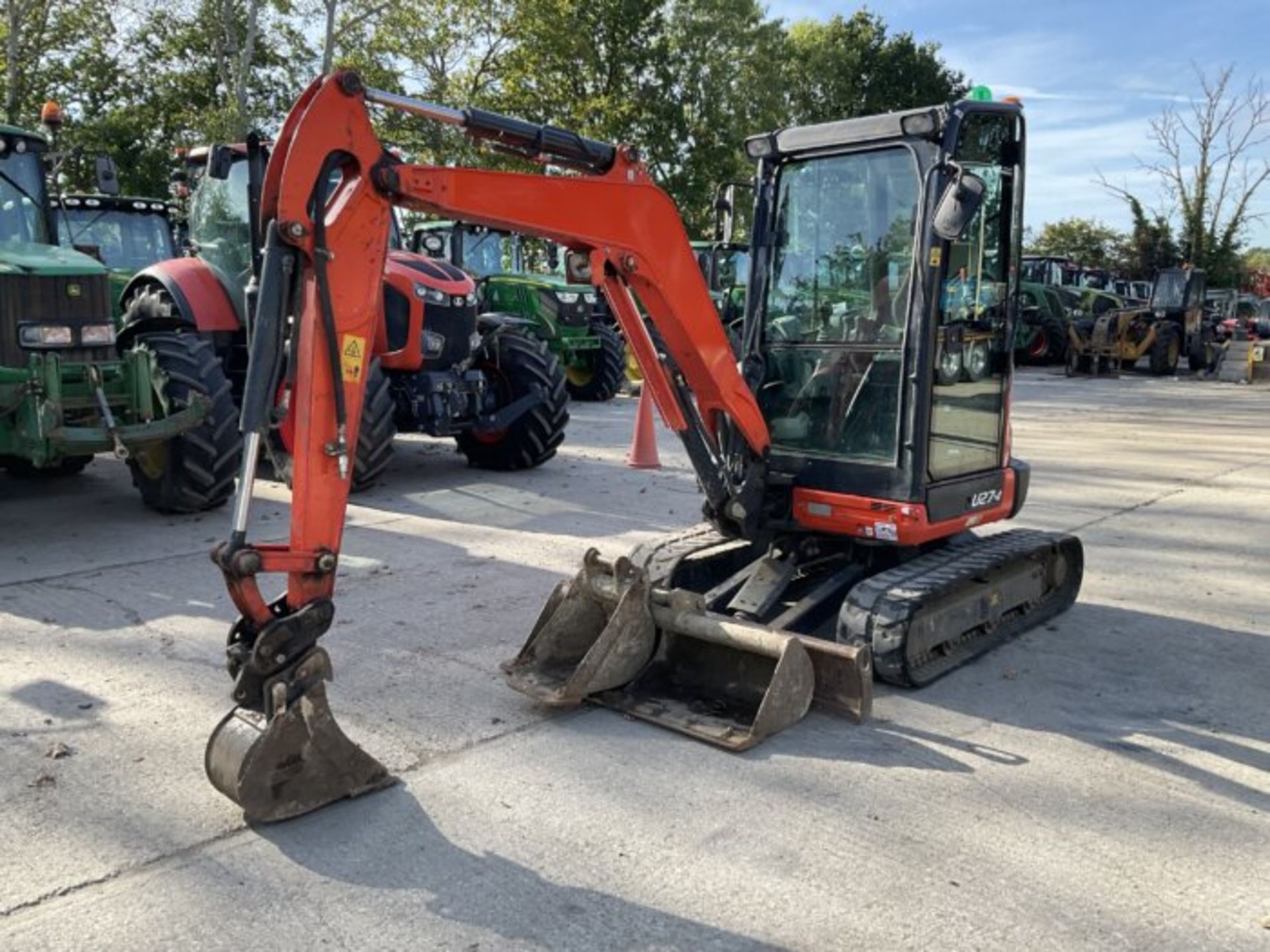 KUBOTA U27-4. RUBBER TRACKS. PIPED. FRONT BLADE. 3 BUCKETS. QUICK HITCH. 2 SPEED TRACKING. - Bild 8 aus 9