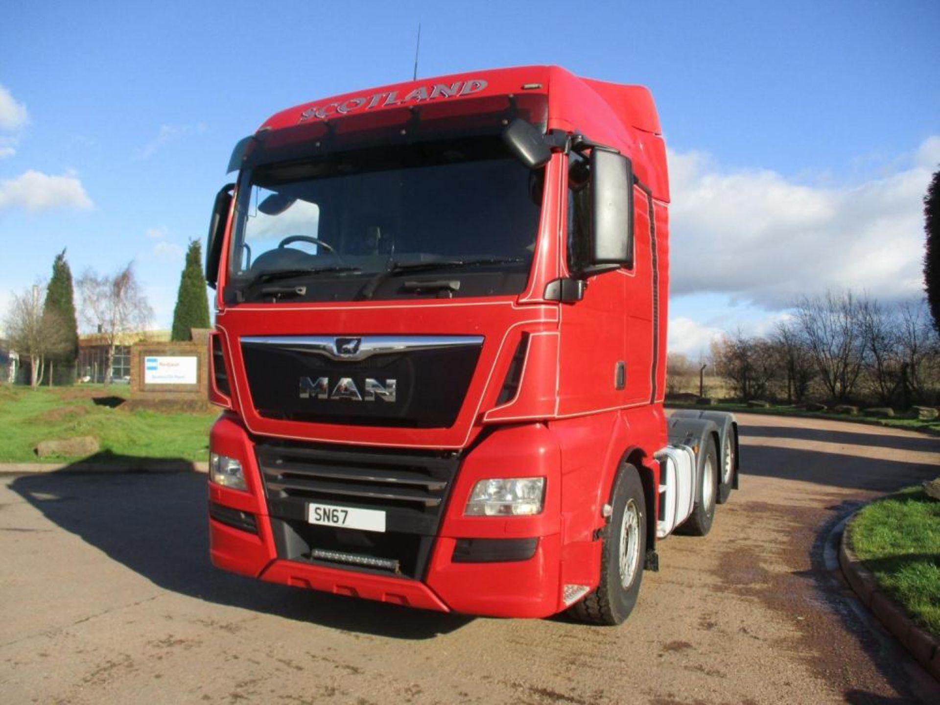 CLIMATE-CONTROLLED CABIN: MAN TGX 460 XXL WITH AIR CON AND HEATED SEAT - Image 18 of 23