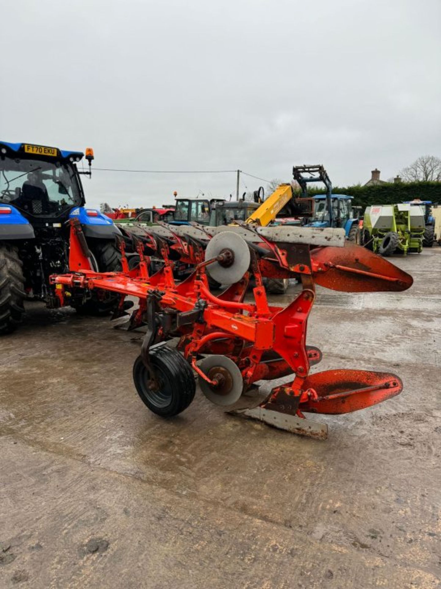 KUHN MM121, 5 FURROW PLOUGH