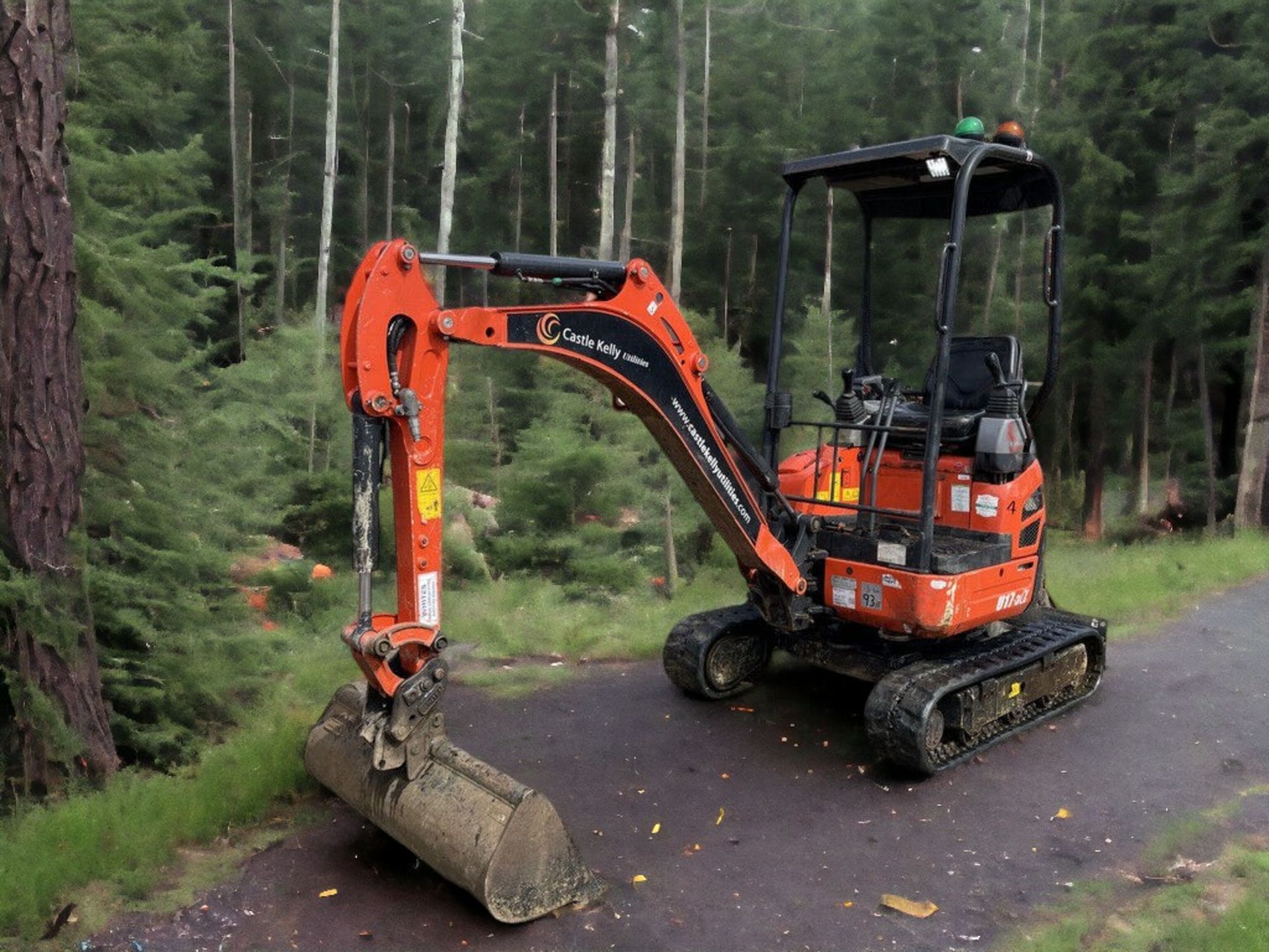 DISCOVER EFFICIENCY WITH THE KUBOTA U17-3 MINI EXCAVATOR! - Image 8 of 12