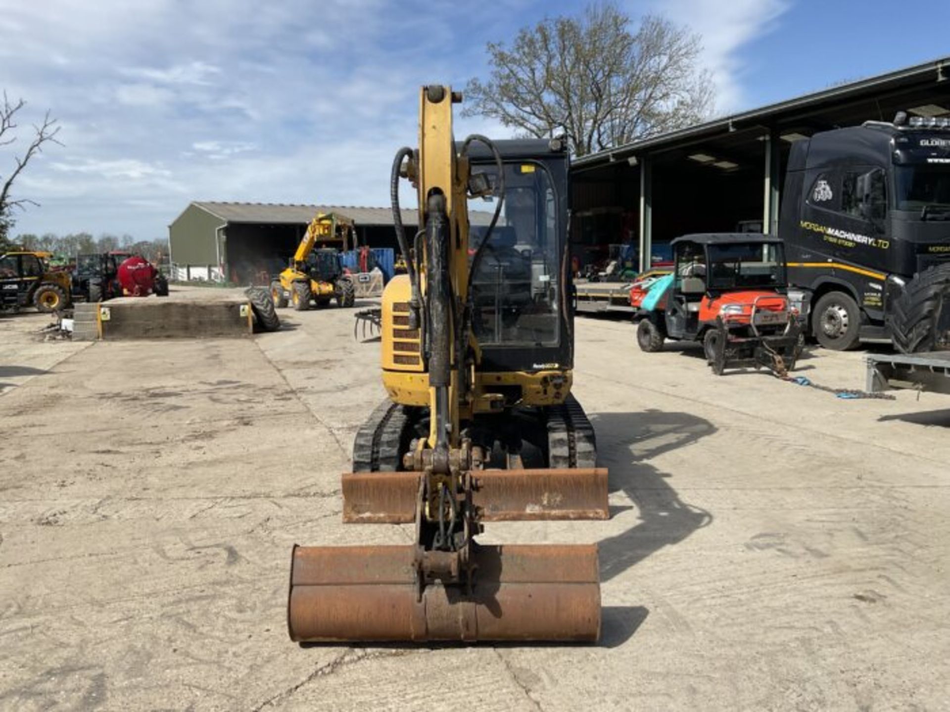 CAT 302.7D CR MINI EXCAVATOR WITH RUBBER TRACKS, FRONT BLADE - Image 3 of 10