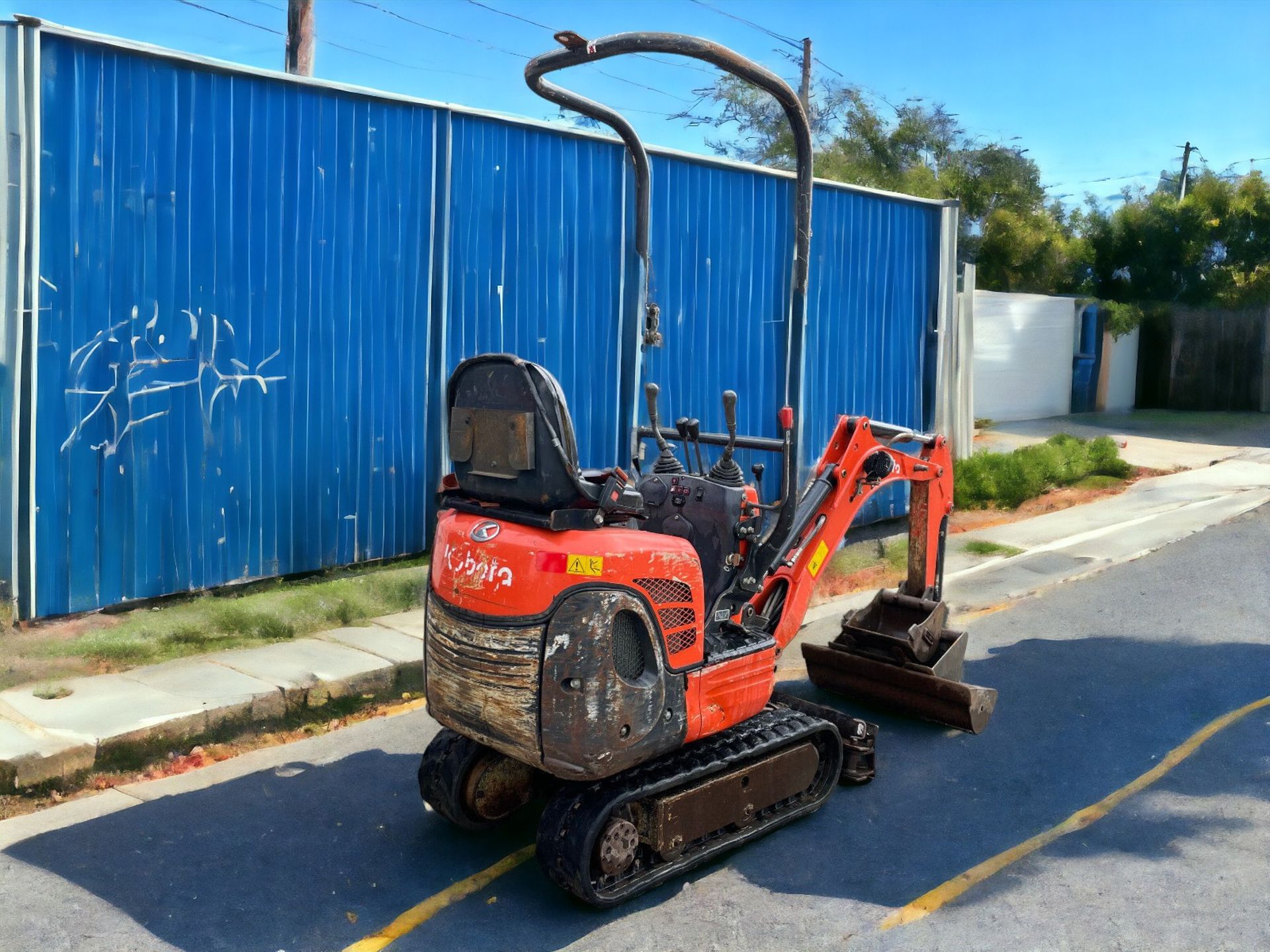 COMPACT POWERHOUSE: 2018 KUBOTA K008-3 MICRO EXCAVATOR - Image 2 of 11