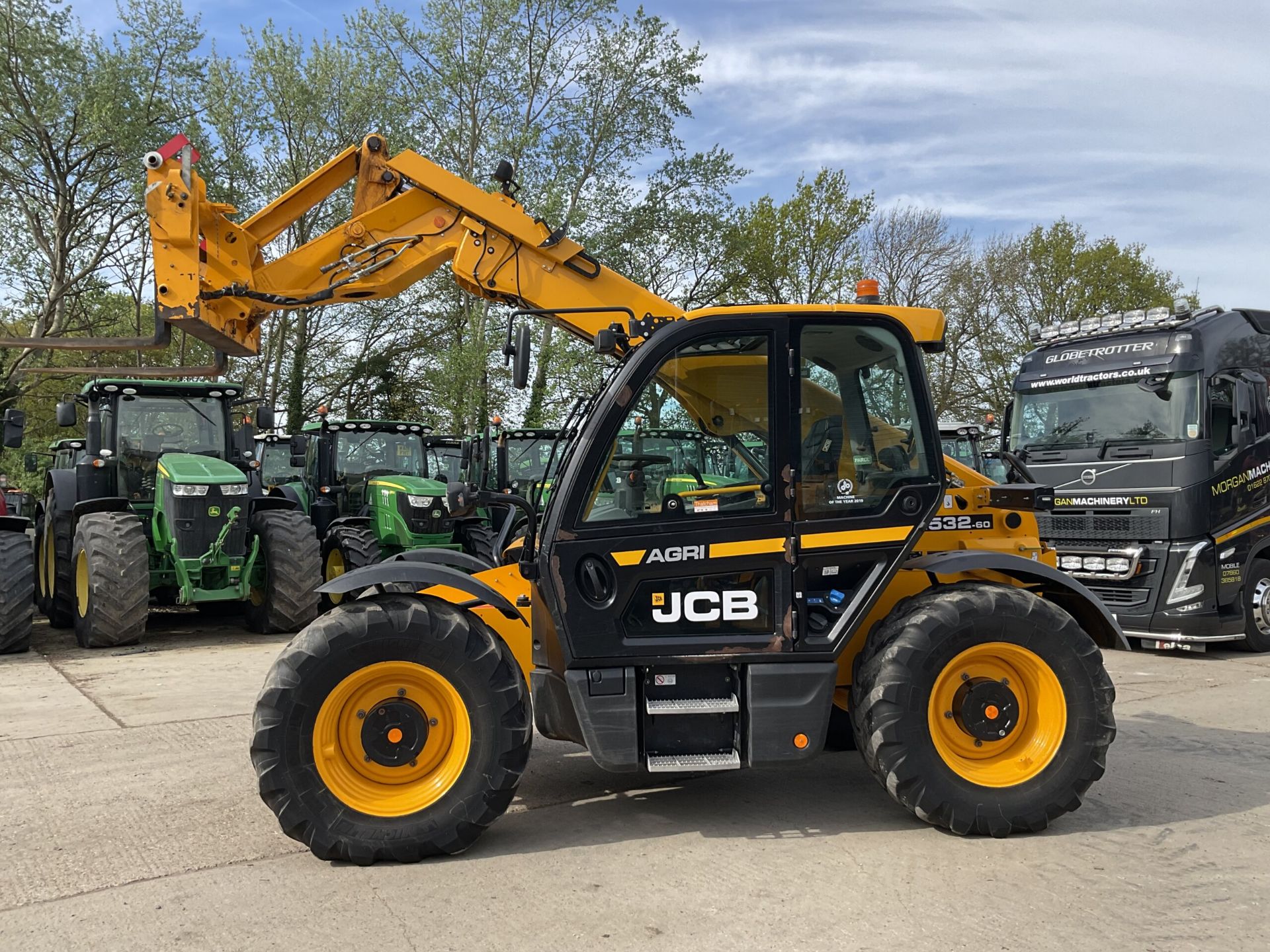 JCB 532-60 AGRI TELEHANDLER WITH PALLET FORKS