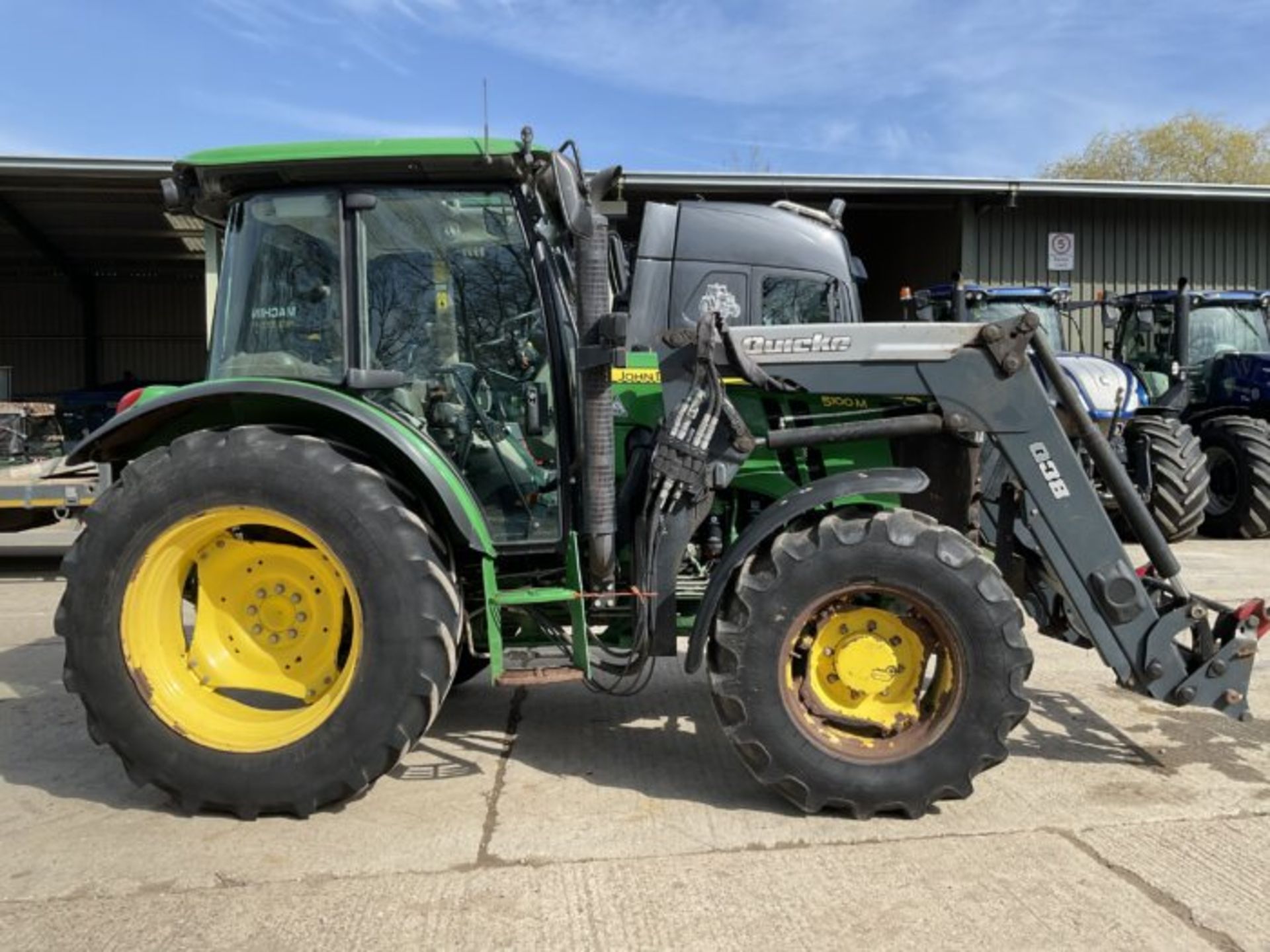 JOHN DEERE 5100M - Bild 2 aus 12