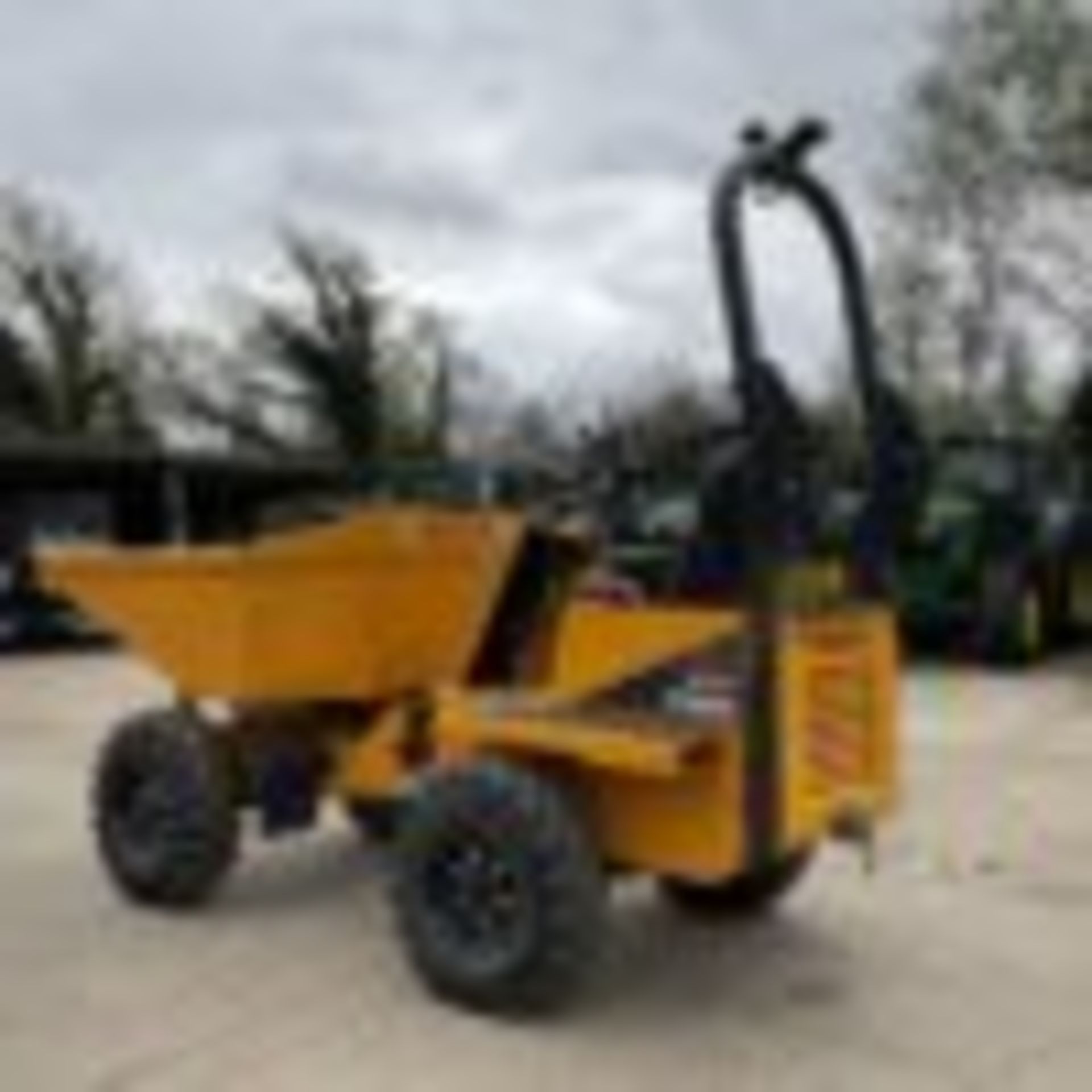 THWAITES MACH 573: POWERFUL 3-TON SWIVEL TIP DUMPER - Bild 8 aus 9